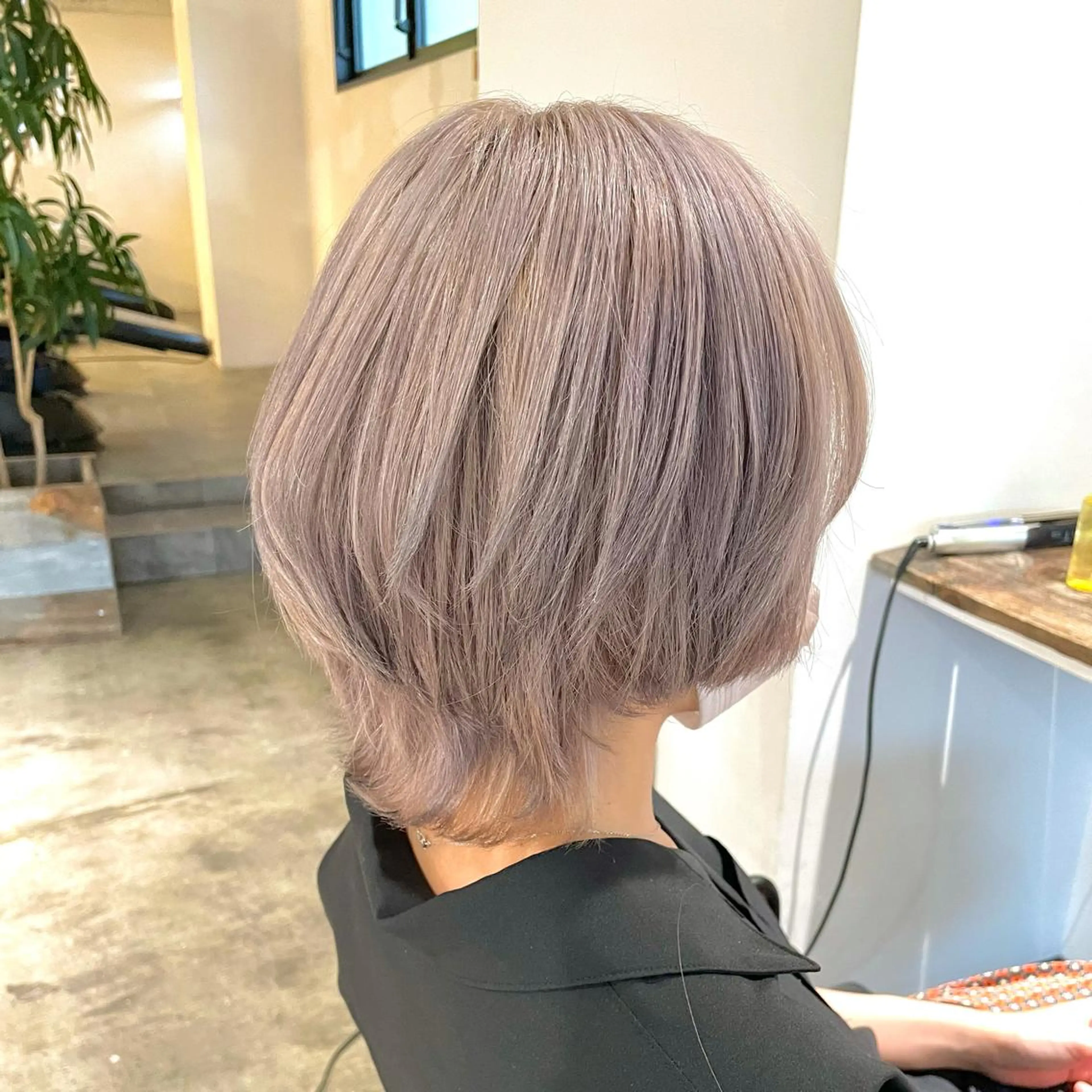 ショート カラー ブリーチ ブロンド ホワイトブロンド ✅ケアブリーチ✅ トヨオカ ノブヒデのヘアスタイル