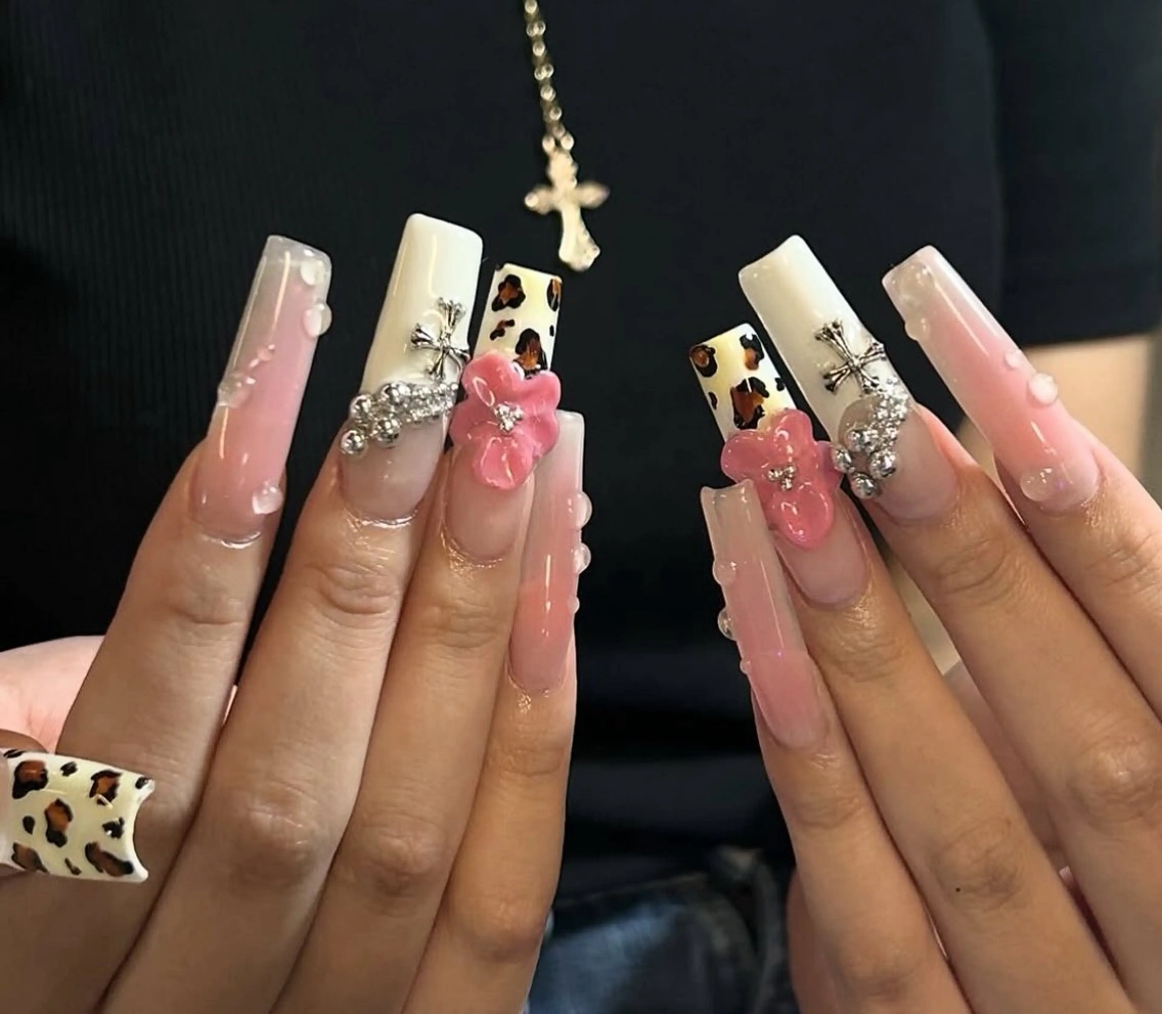 ネイル フレンチネイル グラデーション 韓国ネイル マグネットネイル シンプルネイル ハンドネイル CoMo Nail Studio所属・CoMo Nailのネイルデザイン