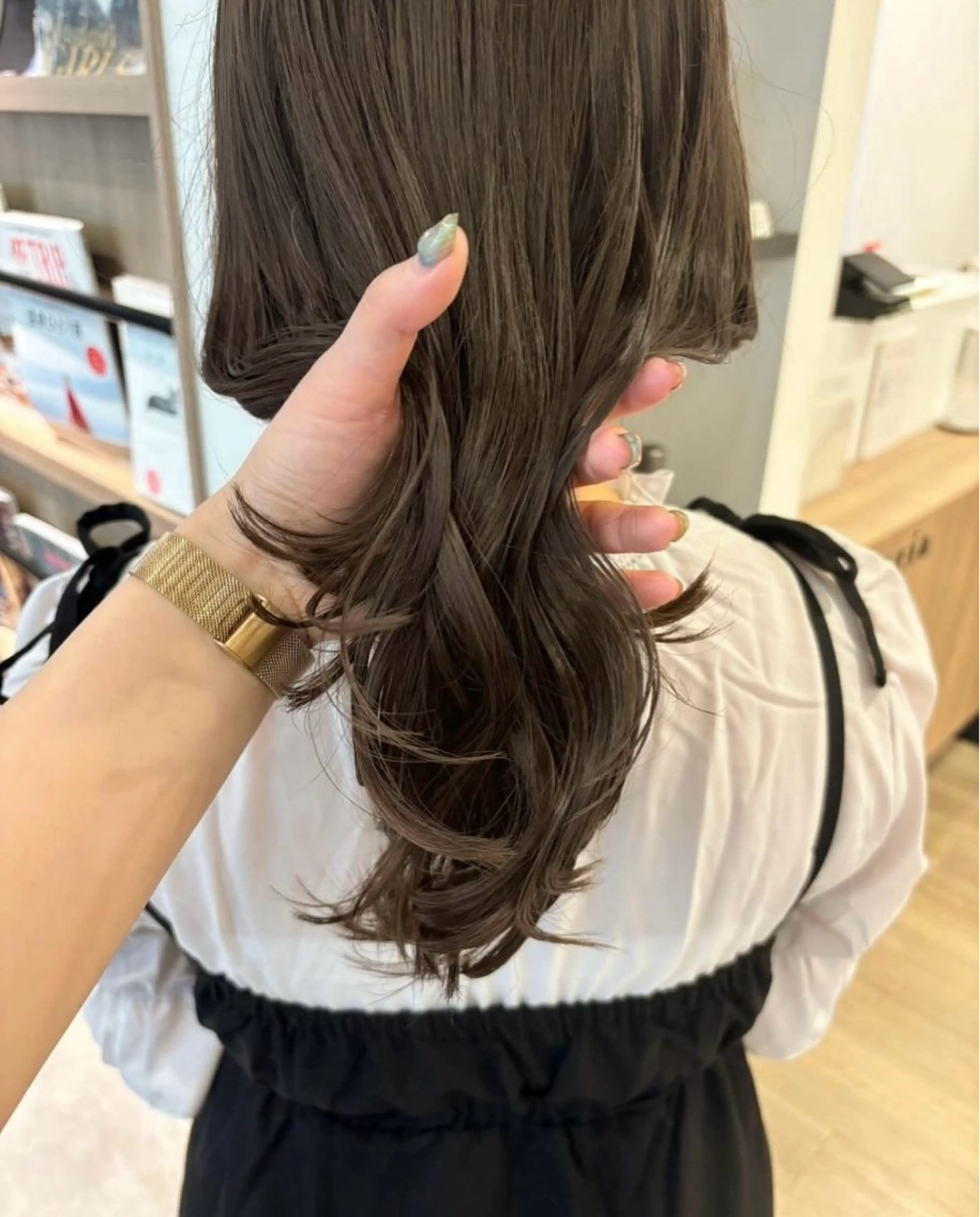 ミディアム アッシュ アッシュグレー アッシュグレージュ トリートメント カット ヘアカラー トリートメント Euphoria所属・Euphoria きょうこのヘアスタイル
