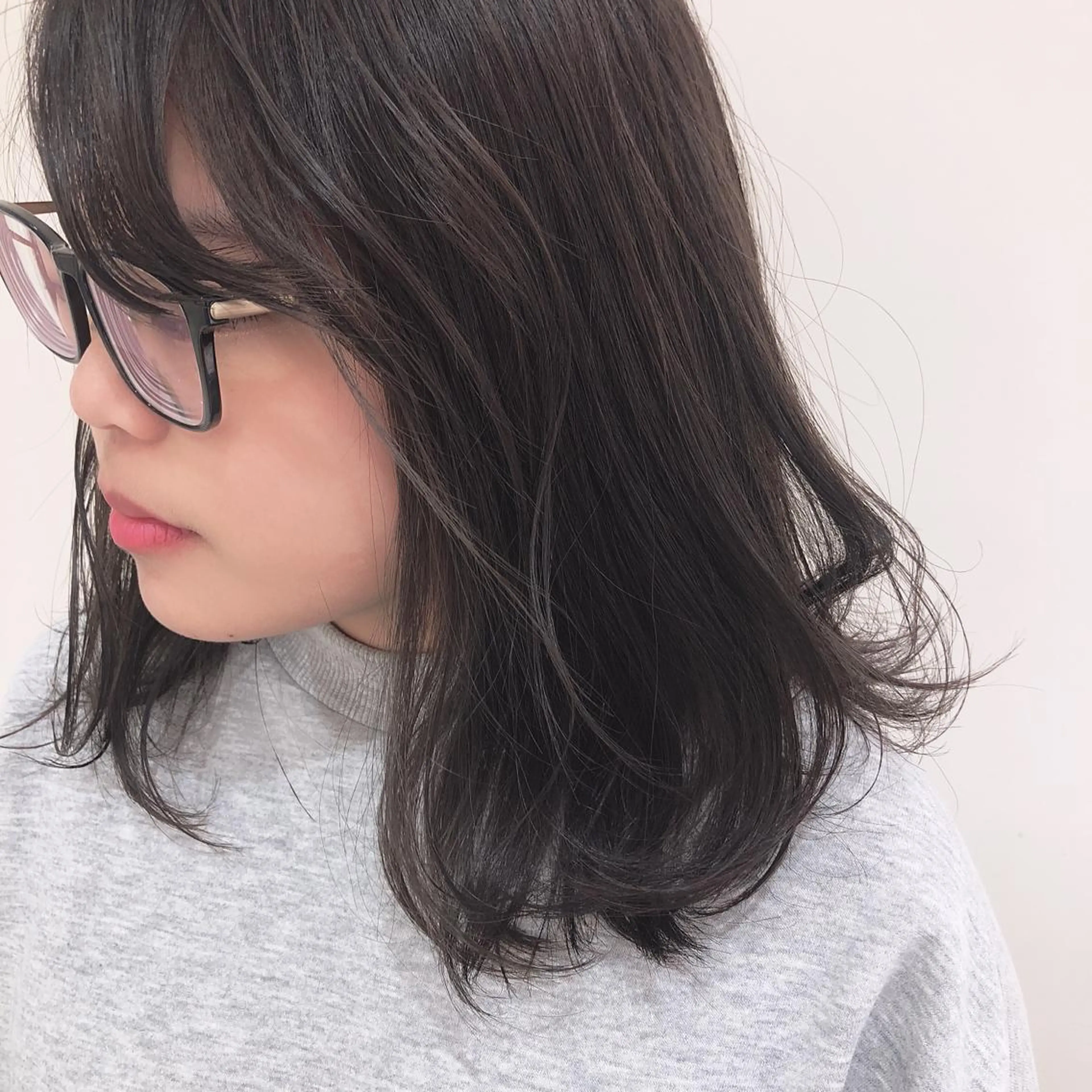 ミディアム カラー 透明感カラー ハイライトカラー ハイライト 野村 さなみ✨ぱっつんボブのヘアスタイル