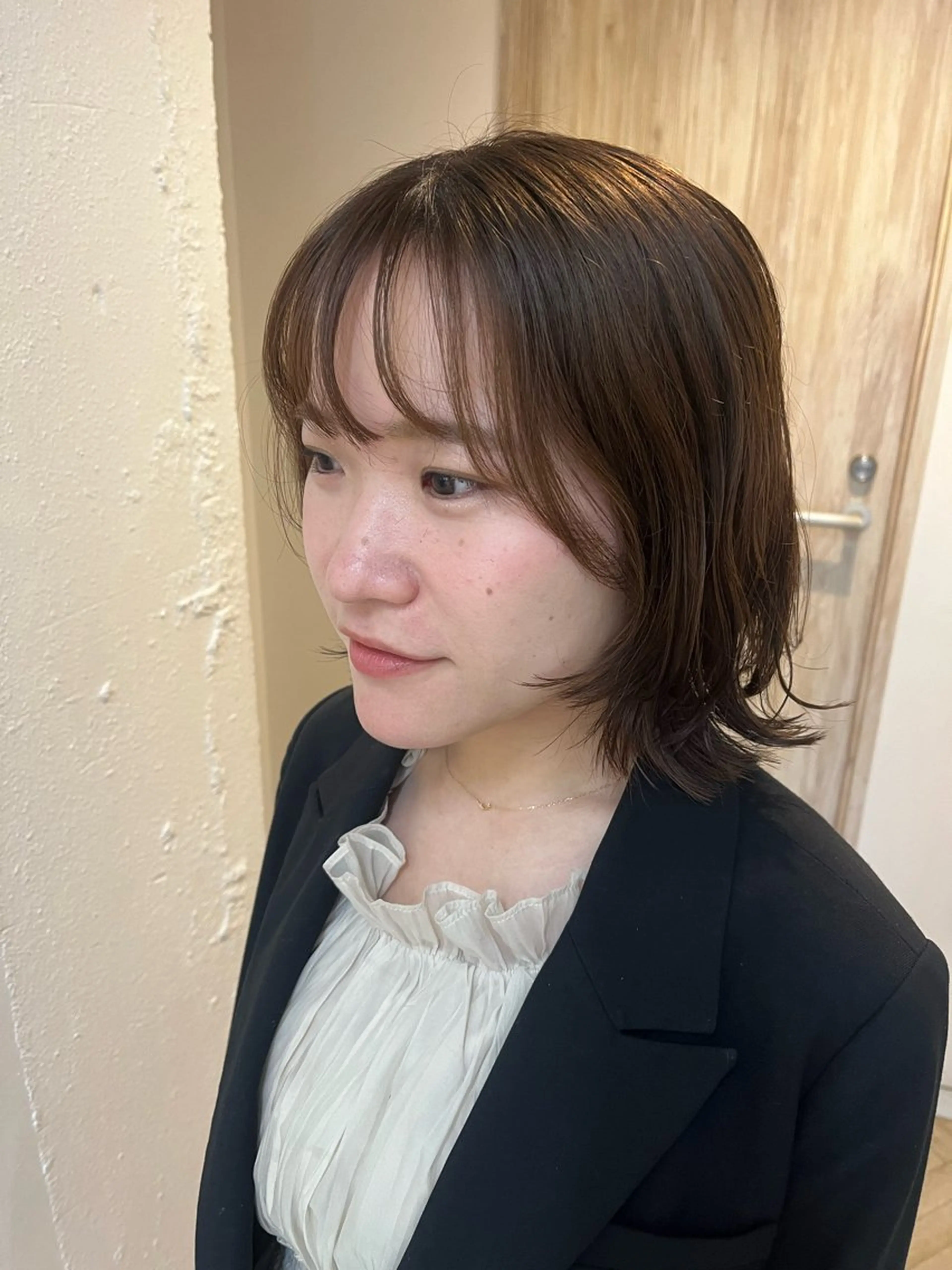ミディアム カラー アッシュ ベージュカラー パープルカラー ボブ レイヤーカット カット ヘアカラー トリートメント ボブ／ストレート／ ベージュカラーのヘアスタイル