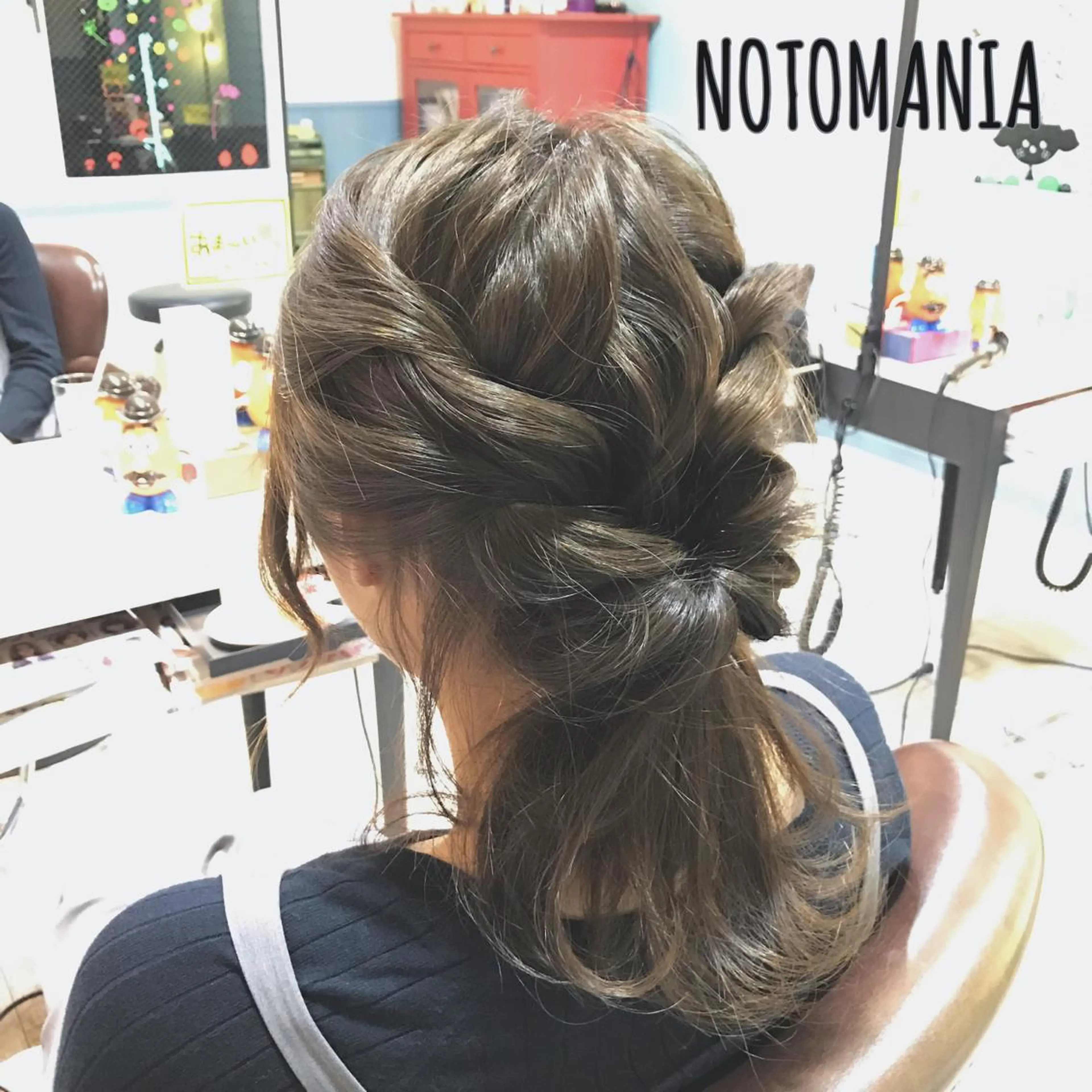 ミディアム セミロング ロング カラー ヘアアレンジ ブリーチ グレージュ オリーブグレージュ オリーブグレー トリートメント イシハラ アズサのヘアスタイル