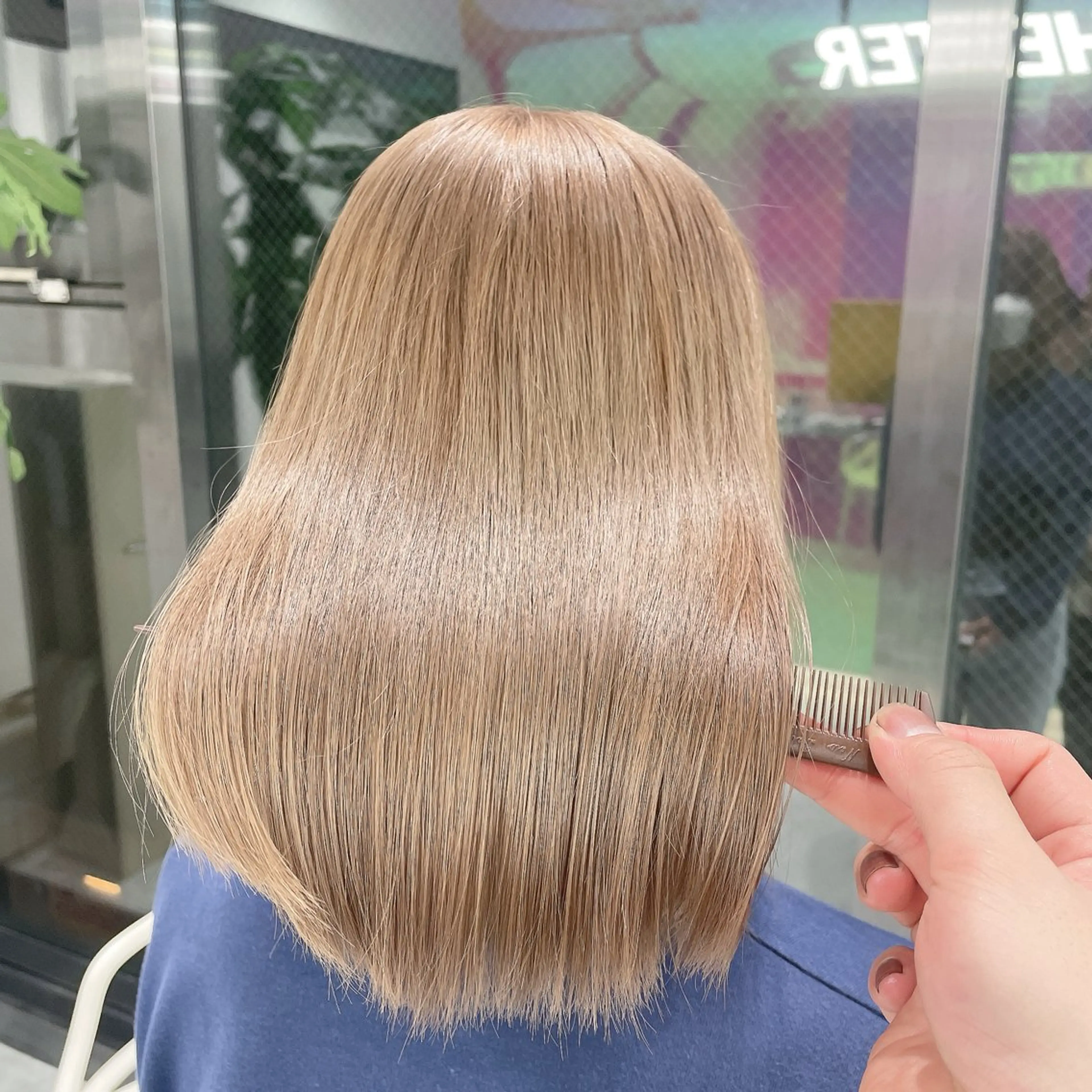 セミロング カラー 🫧ハイトーン🫧 ベージュ🫧徹哉のヘアスタイル