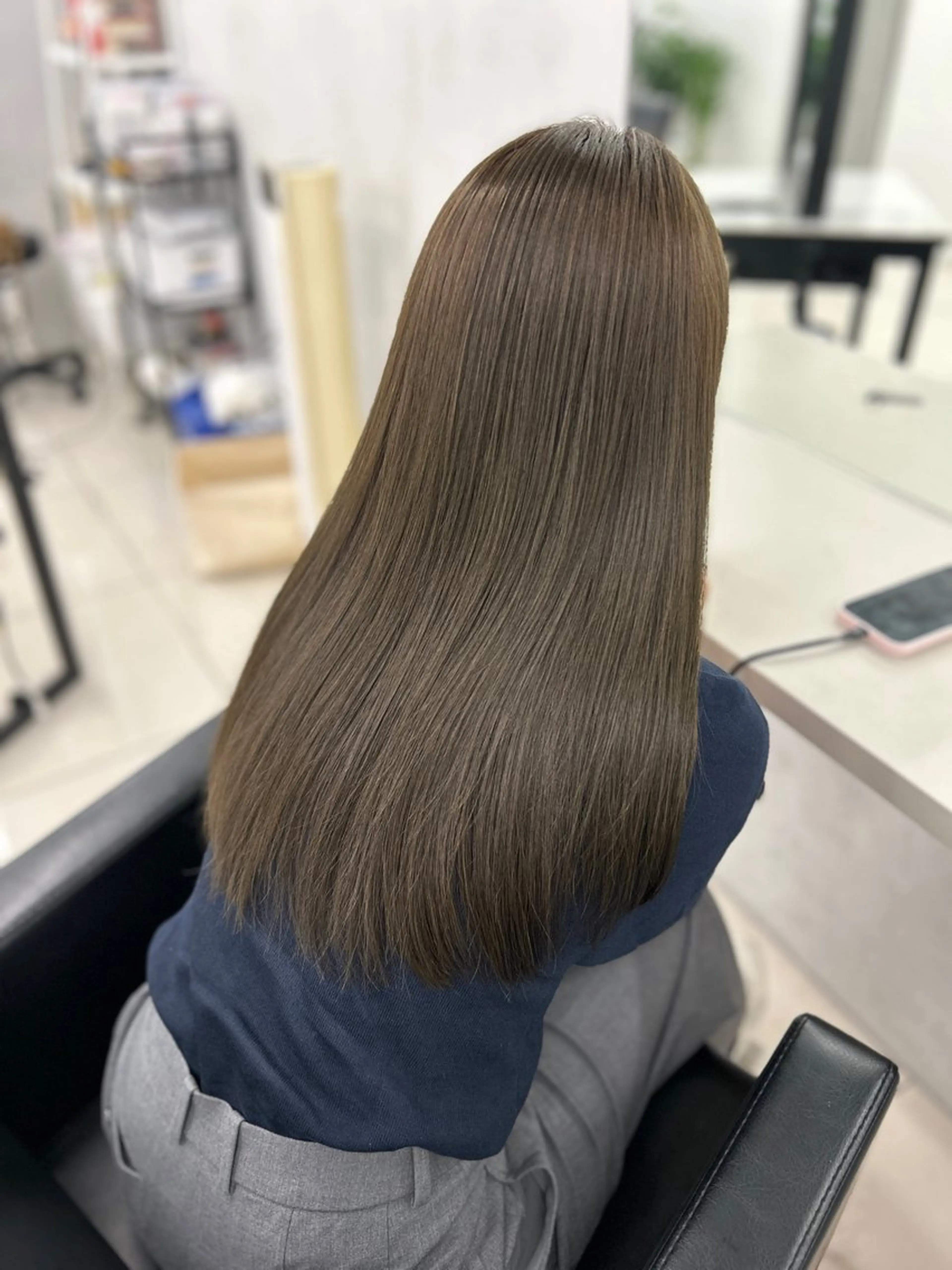 セミロング カラー ヘアアレンジ ベージュカラー ブリーチ グレージュ ブリーチなしカラー オリーブベージュ カット ヘアカラー トリートメント 【代表】 たき〜のヘアスタイル