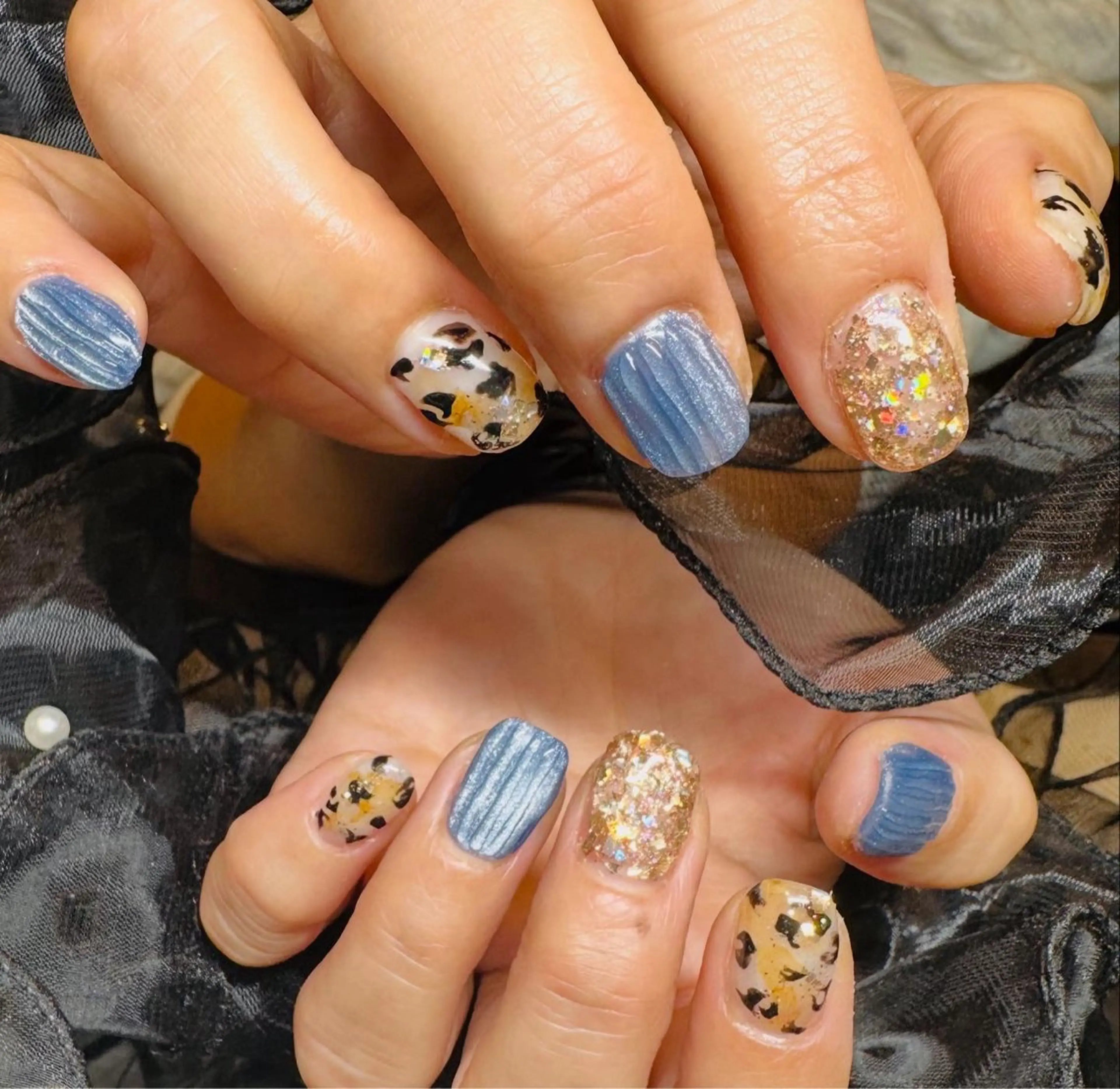 ネイル アニマル柄 アートネイル ホログラムネイル 持ち込み ハンドネイル ネイルサロンエレノア所属・田端 笑理菜のネイルデザイン