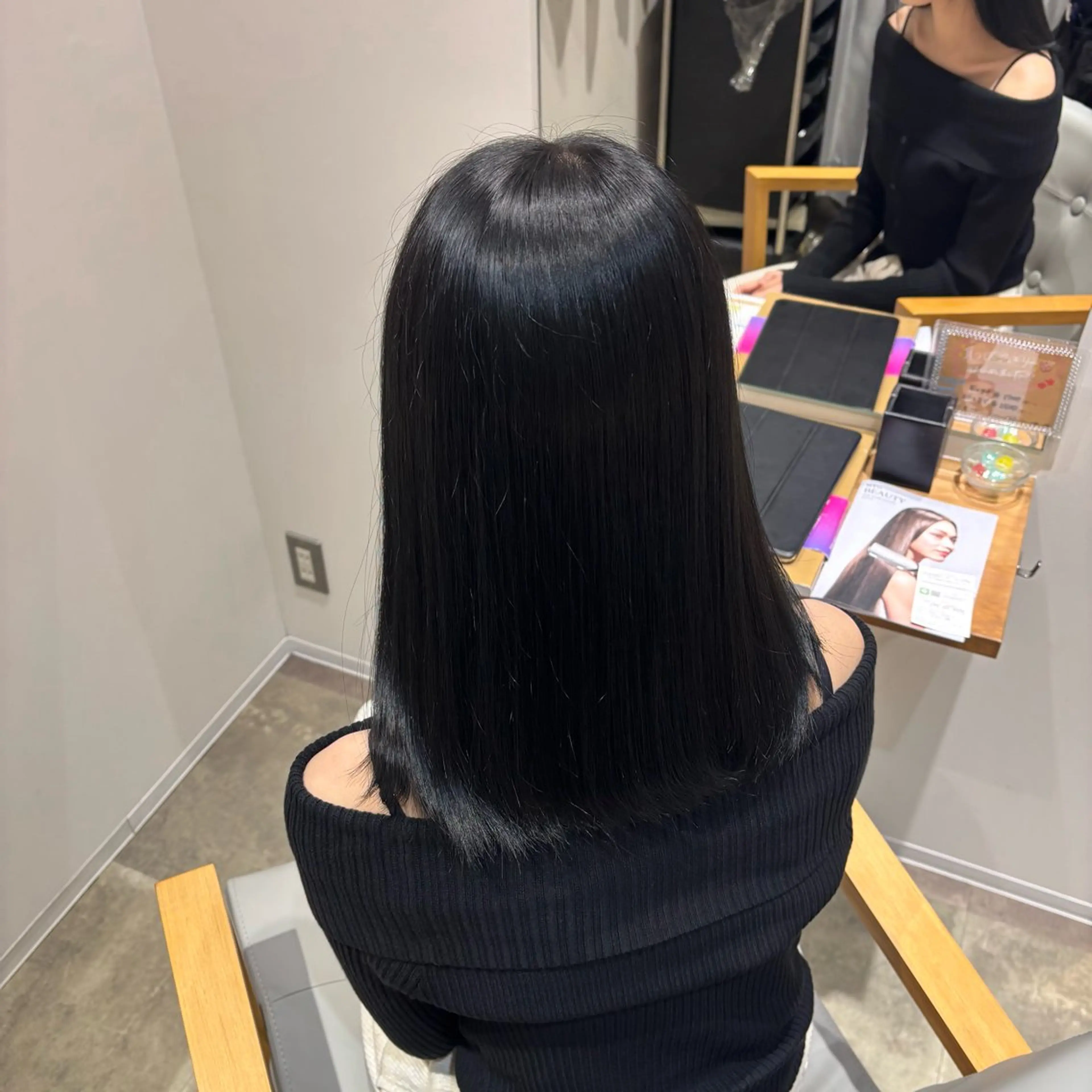 セミロング カラー グレージュ オリーブグレージュ オリーブグレー ヘアカラー 田村 愛彩のヘアスタイル