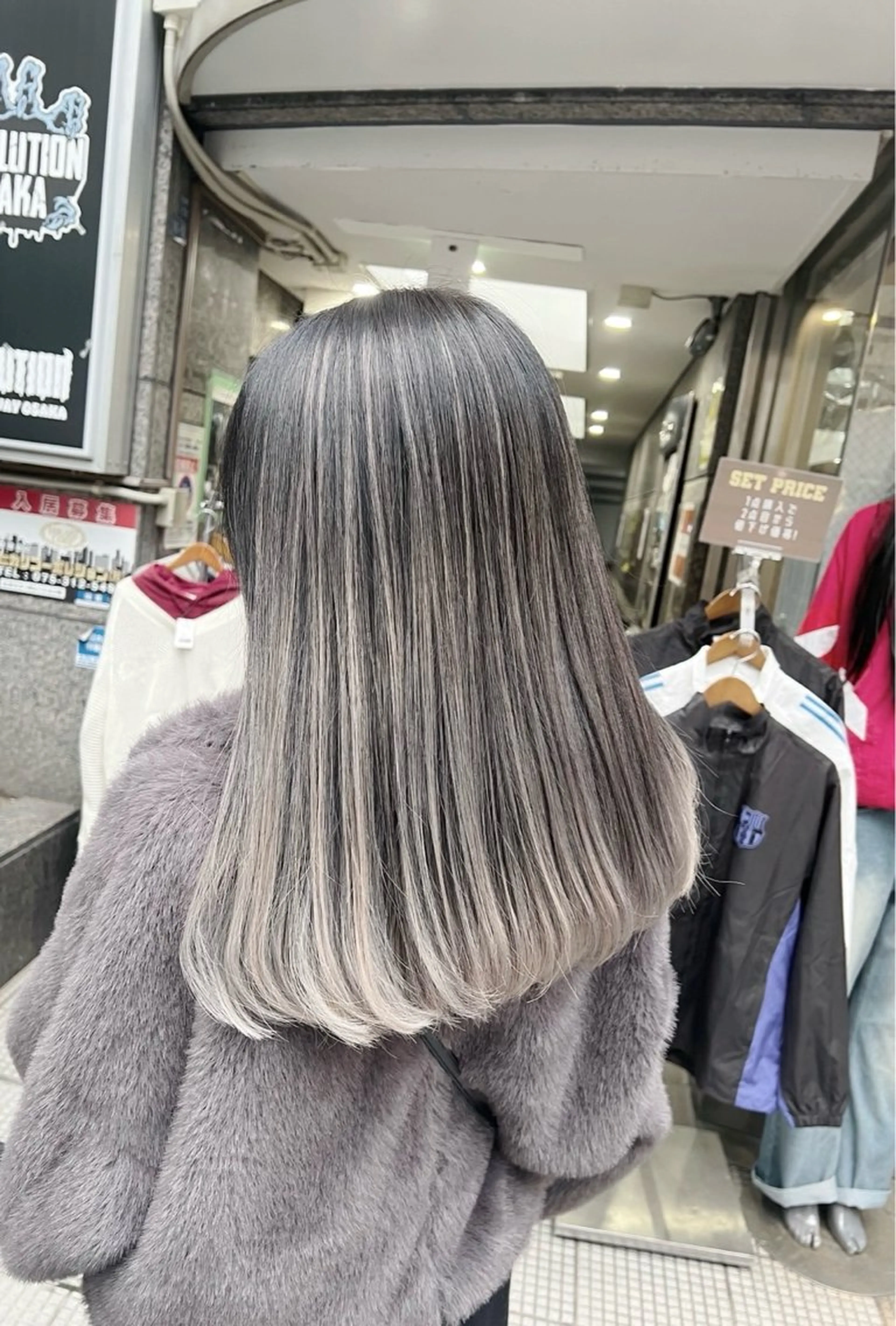 セミロング カラー バレイヤージュ シルバー ホワイトシルバー レイヤーカット ヘアカラー トリートメント ROBIN所属・指名数No.1 /NAOYAのヘアスタイル