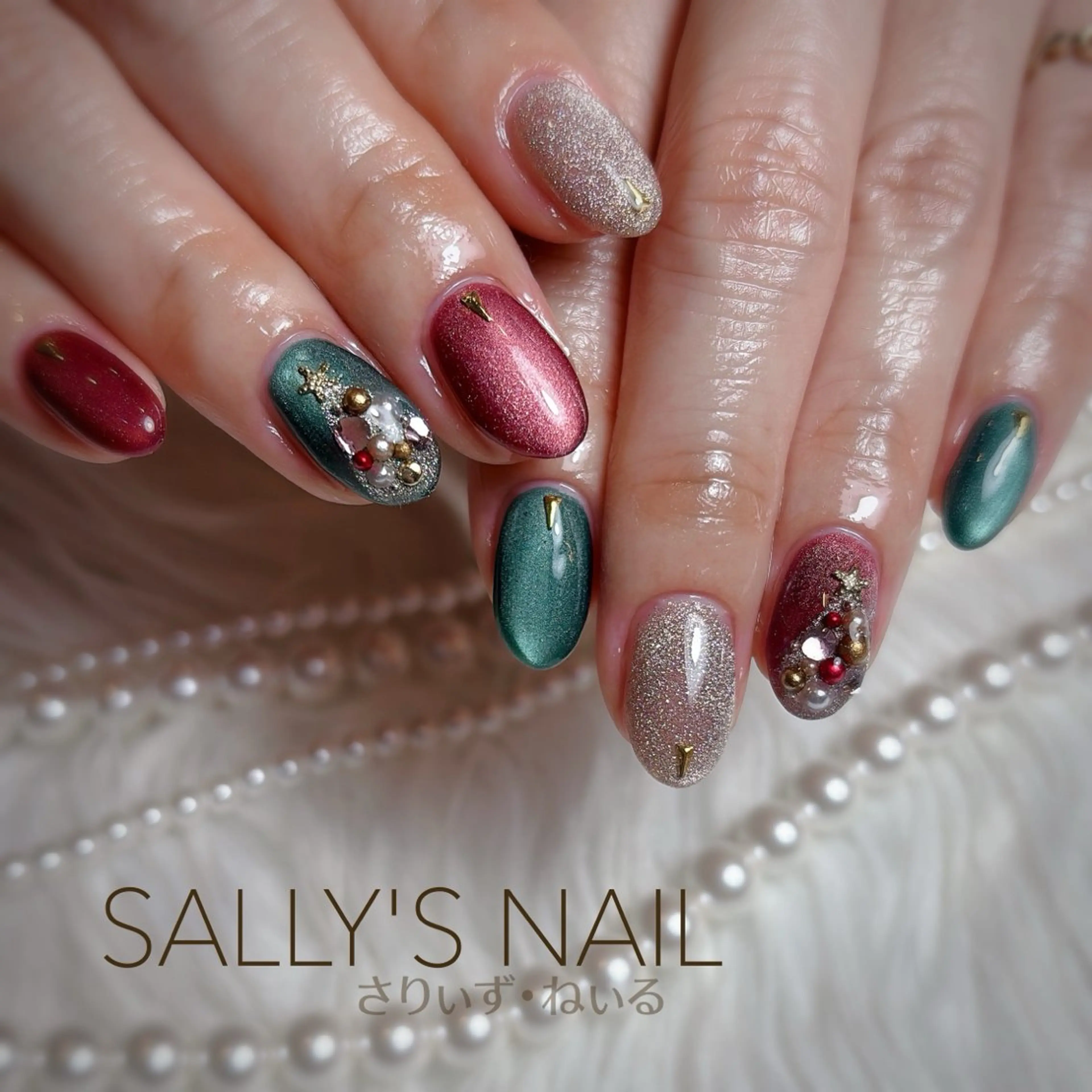 【クリスマスカラーネイル🎄】今しかできないこの配色🎃✨フィルインオフ&ウォーターケア付きで浮き無し♪育爪ネイルの写真