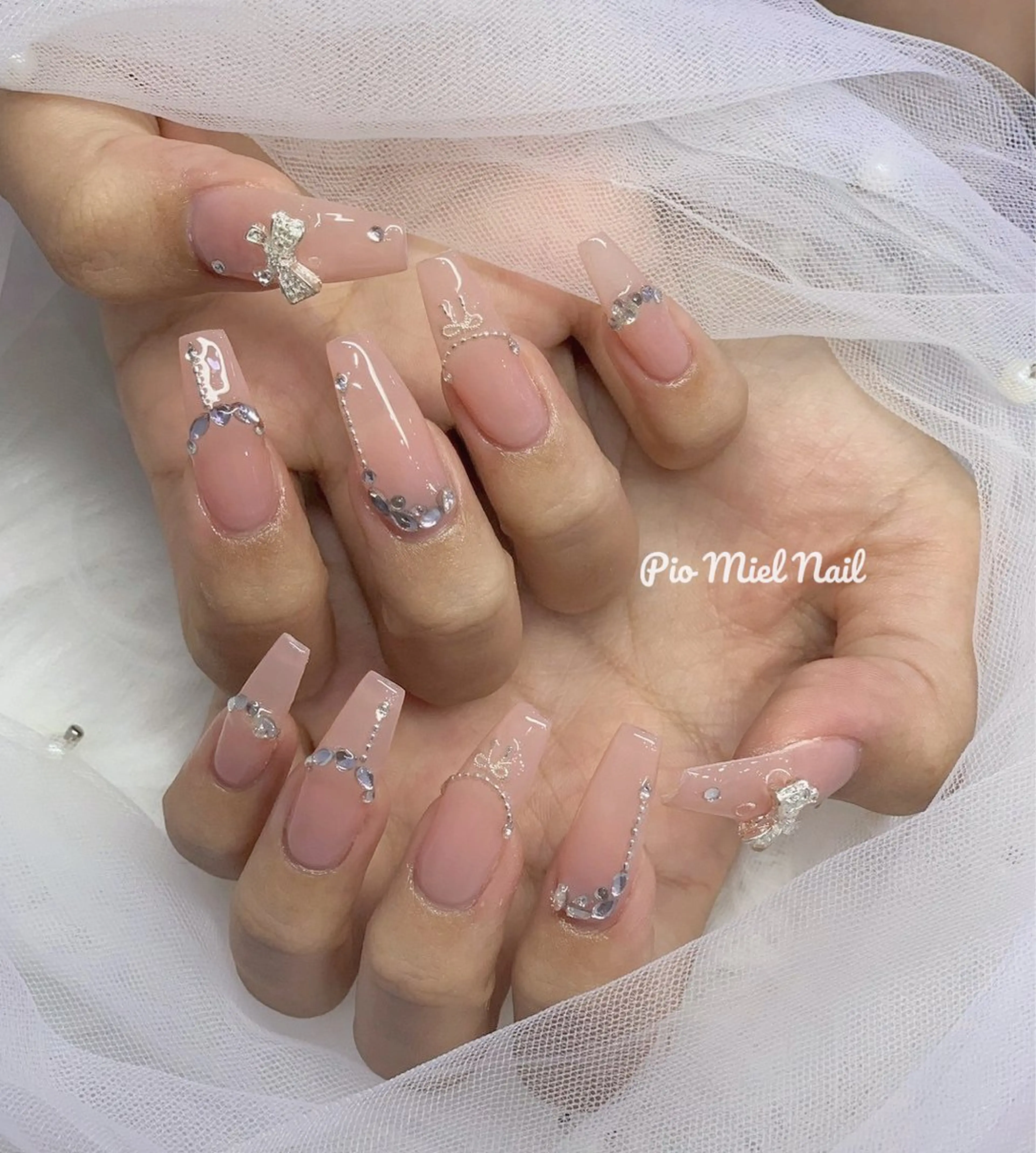 セミロング ハンドネイル Pio Mielのネイルデザイン