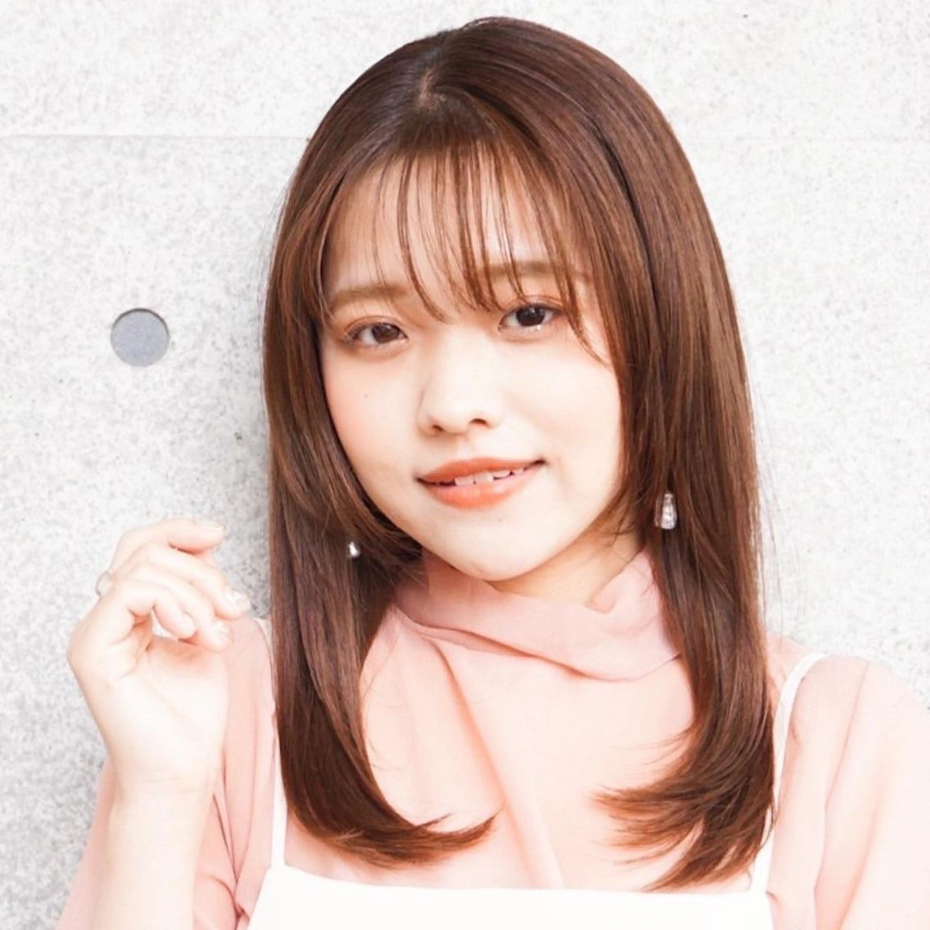 セミロング カラー 安岡 美咲のヘアスタイル