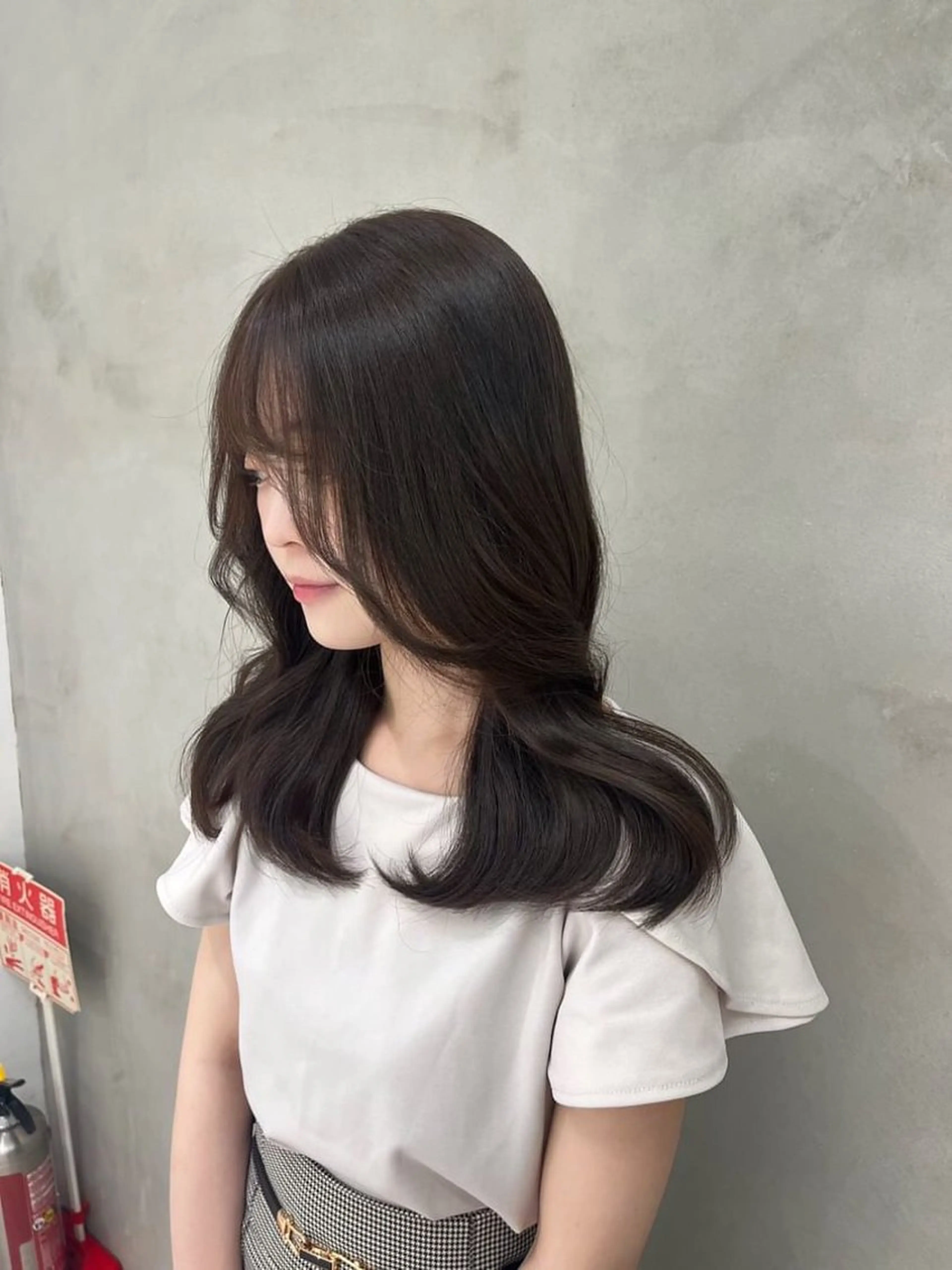 セミロング 韓国風ヘア issa academyのヘアスタイル