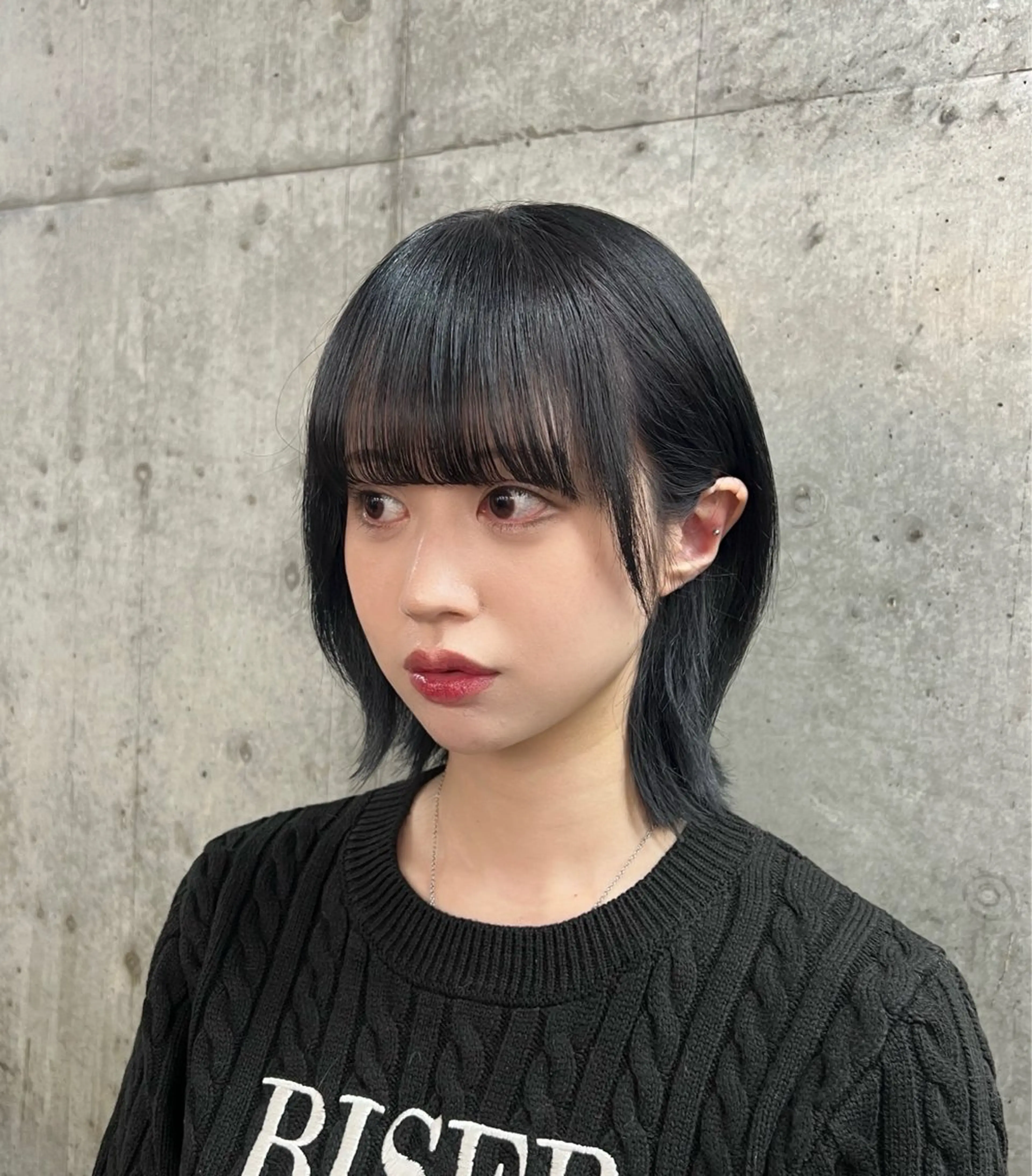 ミディアム カラー 黒髪 ブルーカラー ブルーブラック レイヤーカット カット 縮毛矯正 トリートメント 透明感カラー ✨ 韓国艶髪💗菅原のヘアスタイル