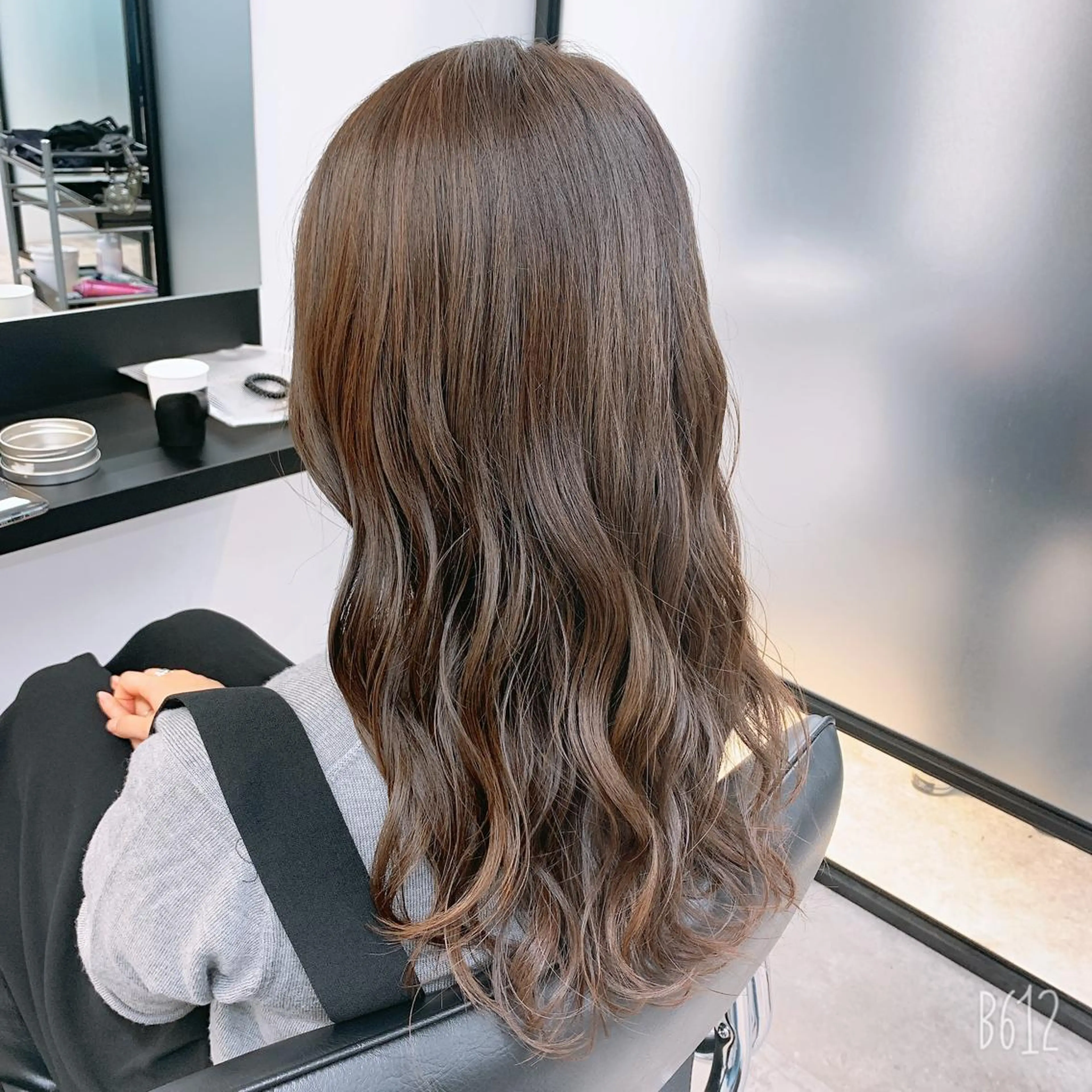 セミロング カラー アディクシーカラー アッシュ アッシュグレー ベージュカラー ブリーチ サイドバング 🇰🇷沼田 拓斗のヘアスタイル