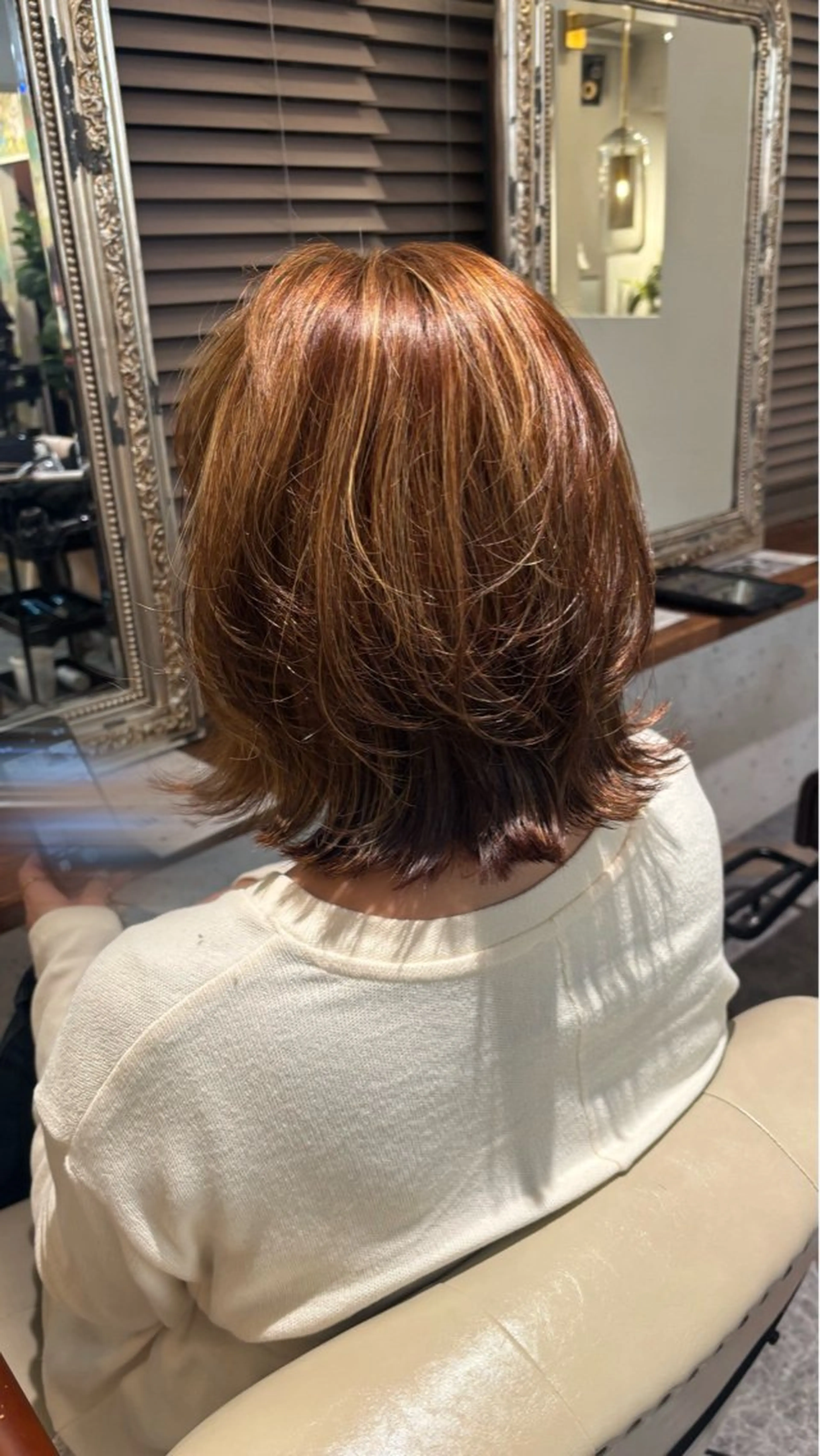 ミディアム レイヤーカット カット ヘアカラー トリートメント moon所属・平出 千尋のヘアスタイル