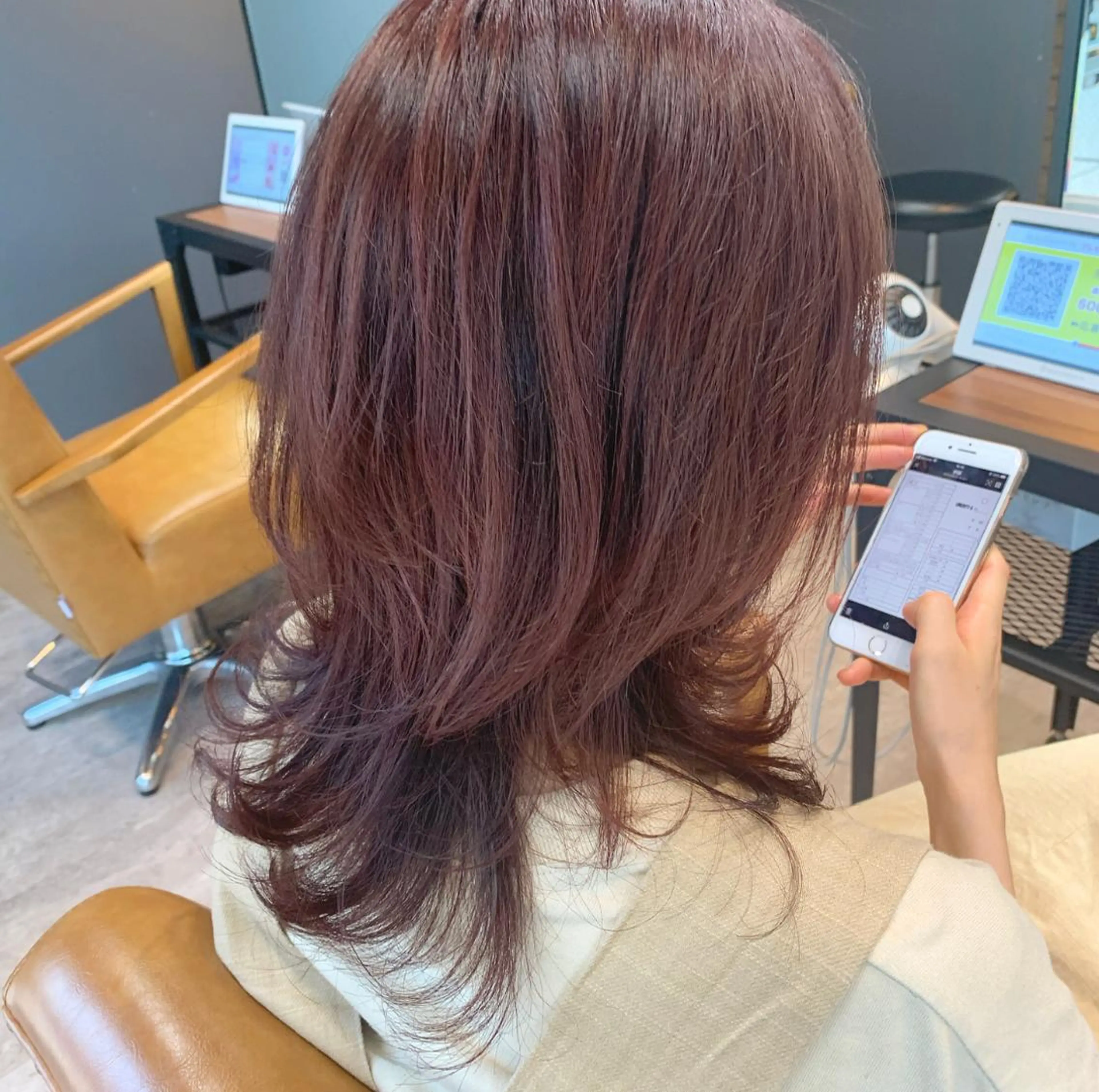 セミロング カラー 透明感カラー イルミナカラー ピンクカラー eyesburg W/est所属・ショートボブ 村上のヘアスタイル
