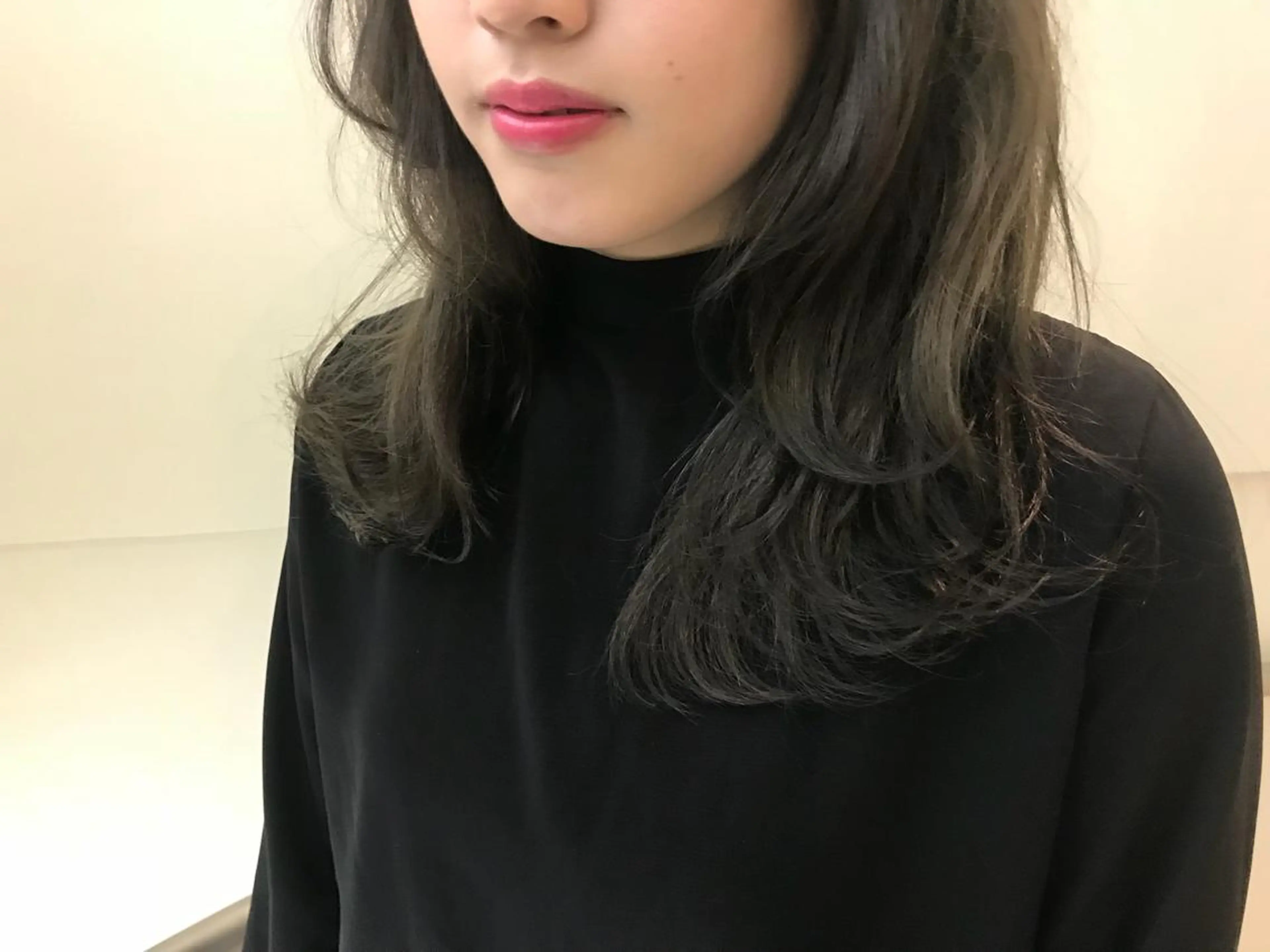 ミディアム カラー グレージュ ヘアカラー トリートメント AILEE所属・ウルフカット レイヤーカット上柿のヘアスタイル