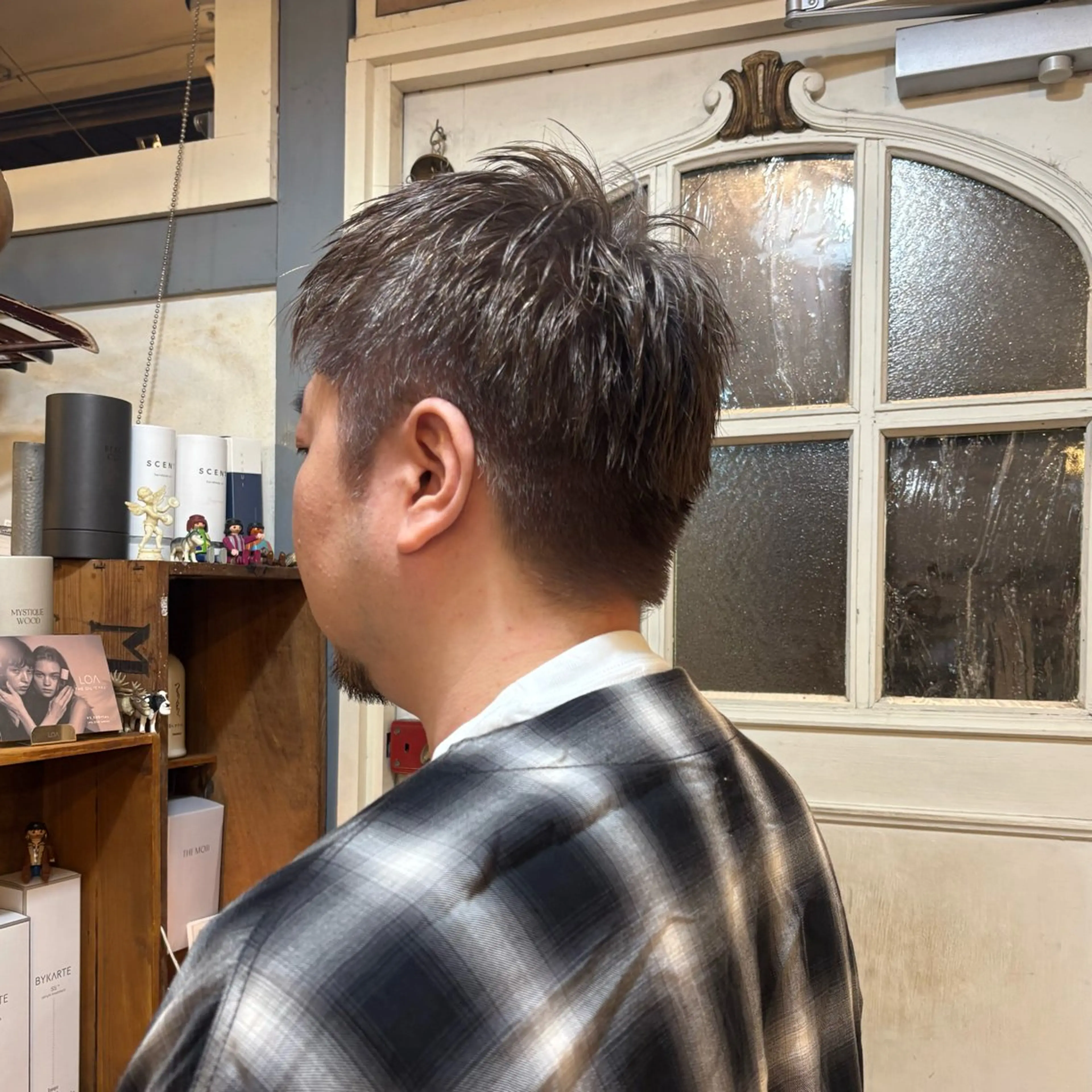 ショート カラー メンズ メンズブリーチ ブリーチ グレージュ カット ヘアカラー トリートメント 飯田 実歩(じっぽ)のヘアスタイル