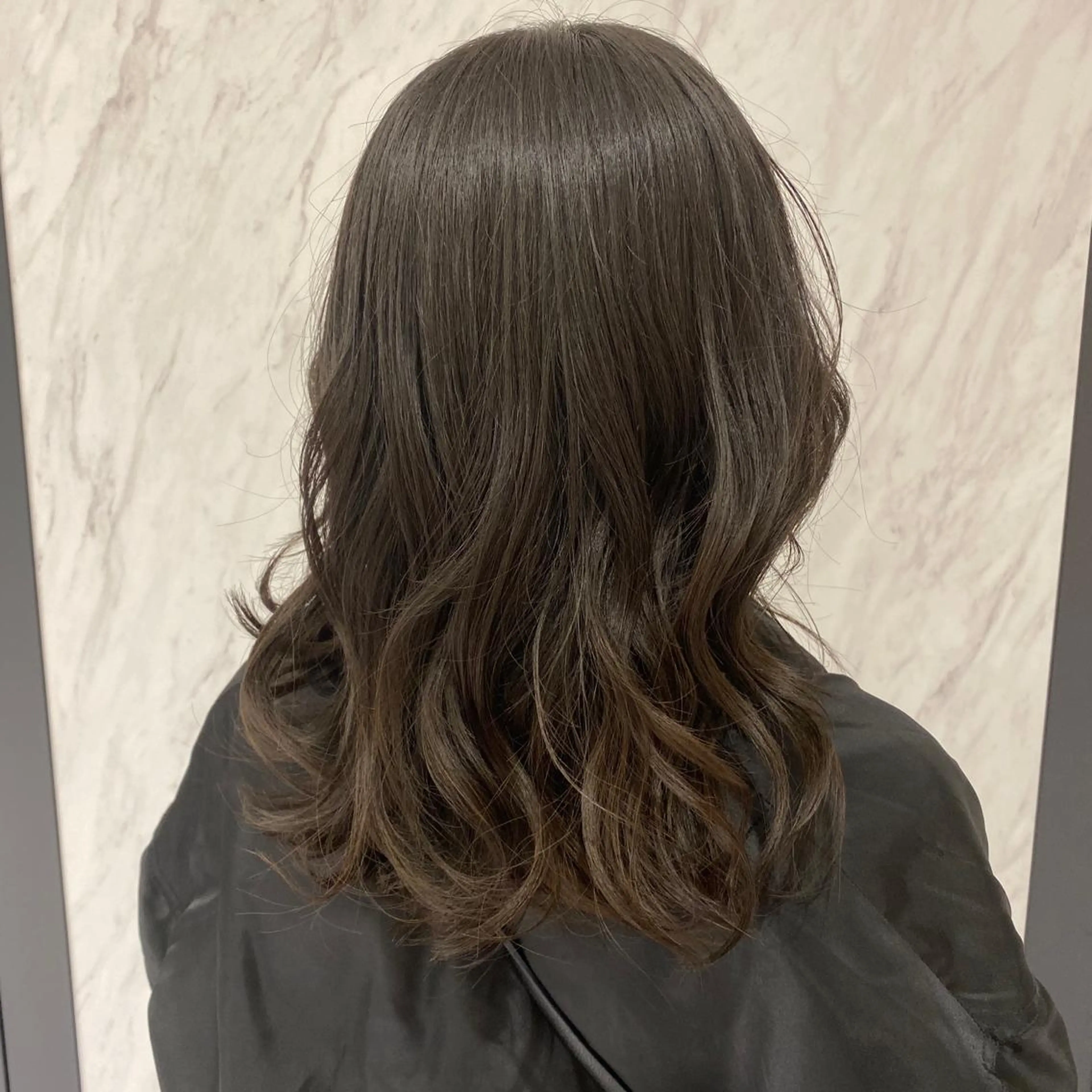 ミディアム カラー TRUCK トラックのヘアスタイル