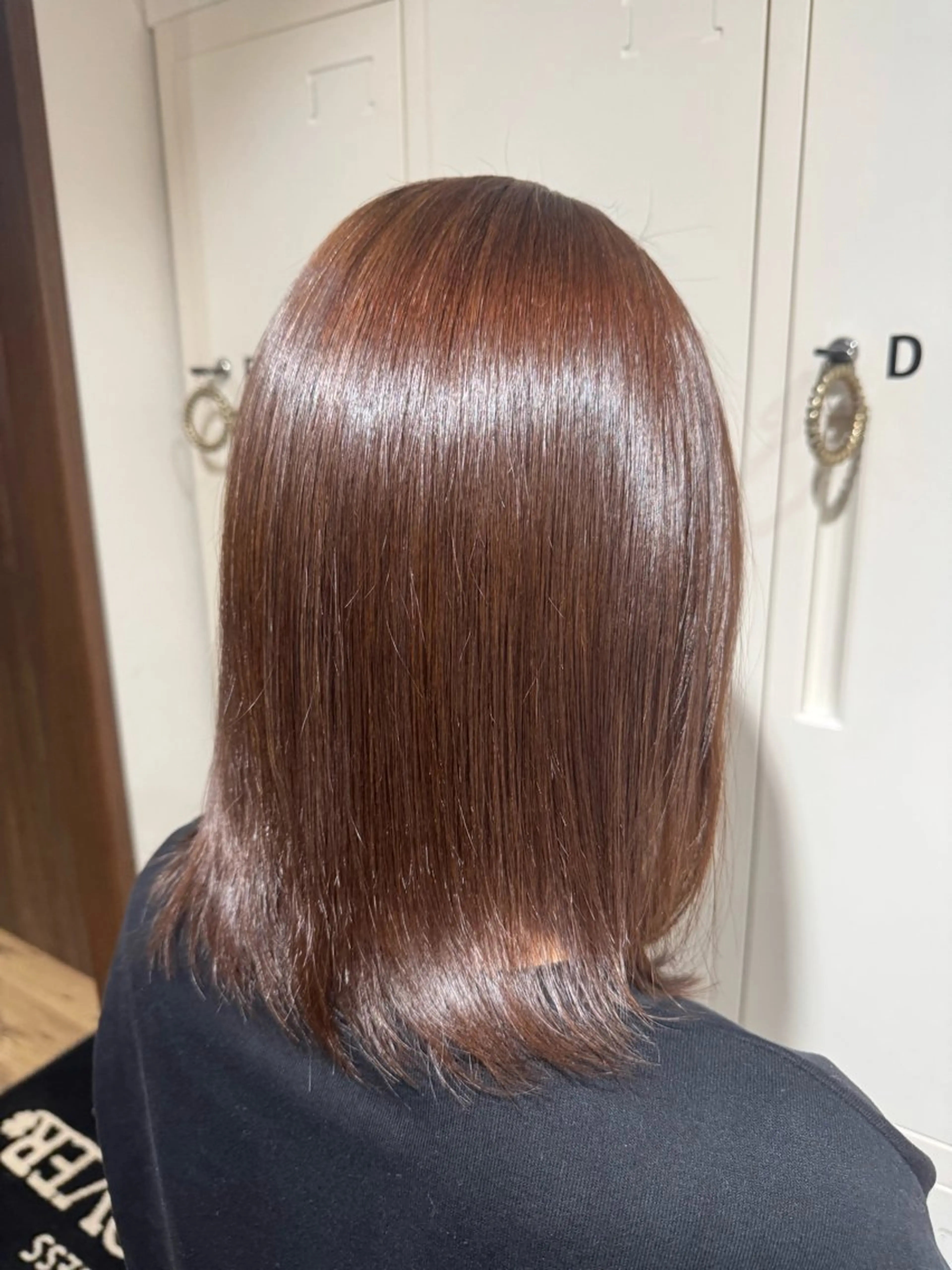 ミディアム カラー 戸田 瑠衣のヘアスタイル