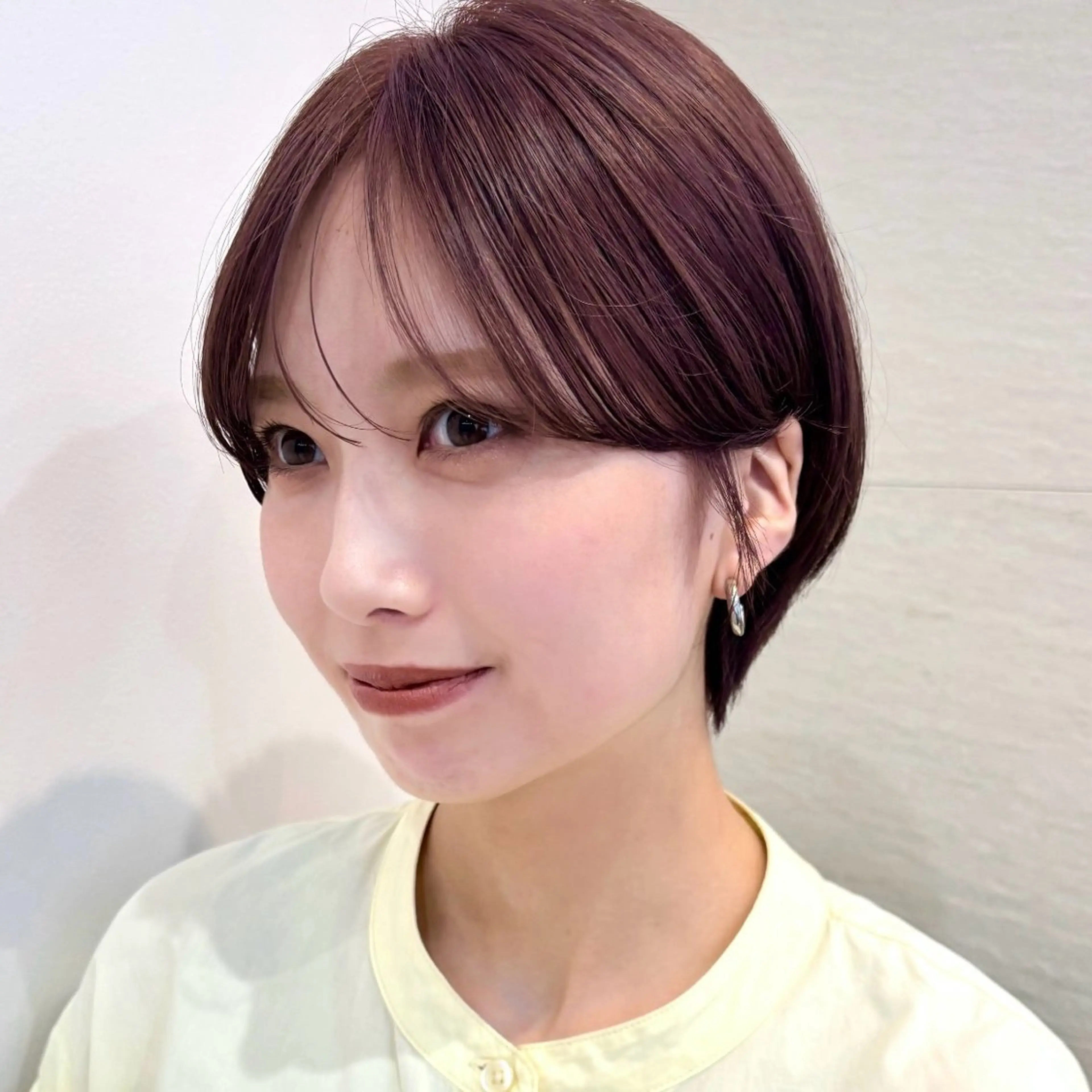ショート カラー 丸みショート ベージュカラー ブリーチ ラベンダーカラー ラベンダーベージュ カット ヘアカラー トリートメント 顔まわり/レイヤー/ 透明感/まいな🥨のヘアスタイル