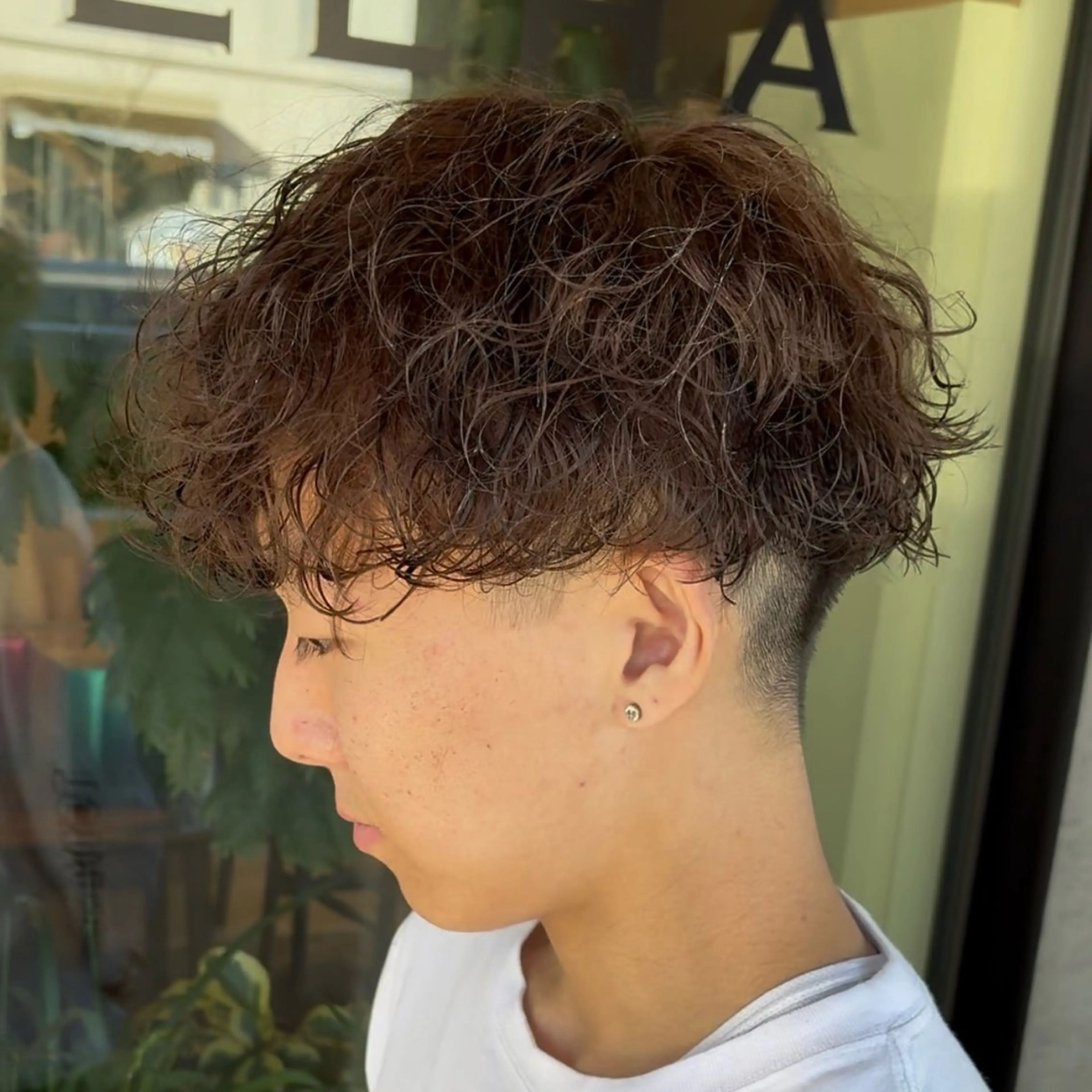 カラー パーマ メンズ マッシュ メンズパーマ 刈り上げ 波巻きパーマ カット パーマ GISELA サリナのヘアスタイル