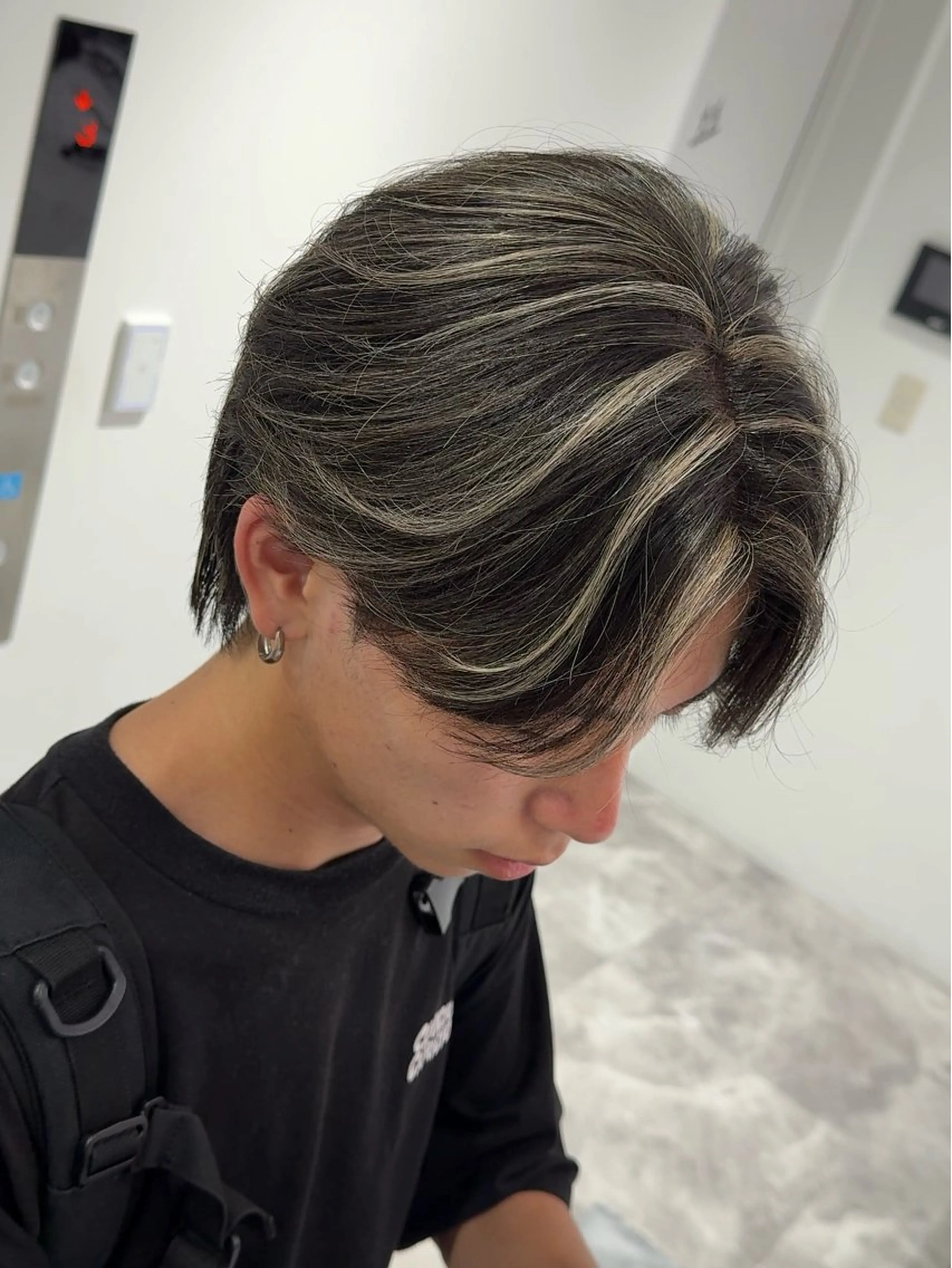 カラー メンズ ヘアカラー 𝐚𝐨𝐢 メンズ ‪‪/メッシュのヘアスタイル