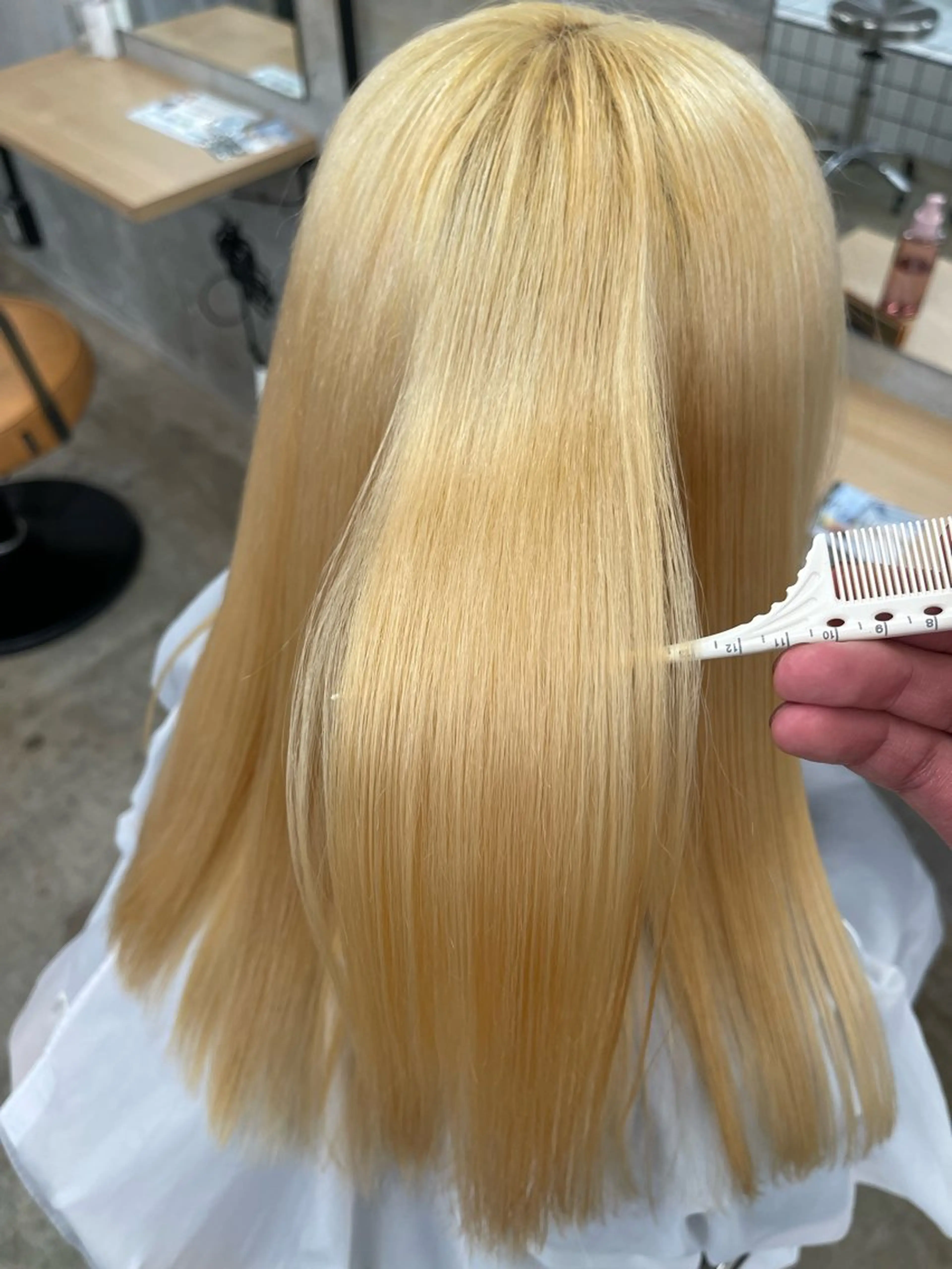✳︎とにかく髪の毛を明るくしたい方✳︎Wブリーチ＋内部補修トリートメントの写真
