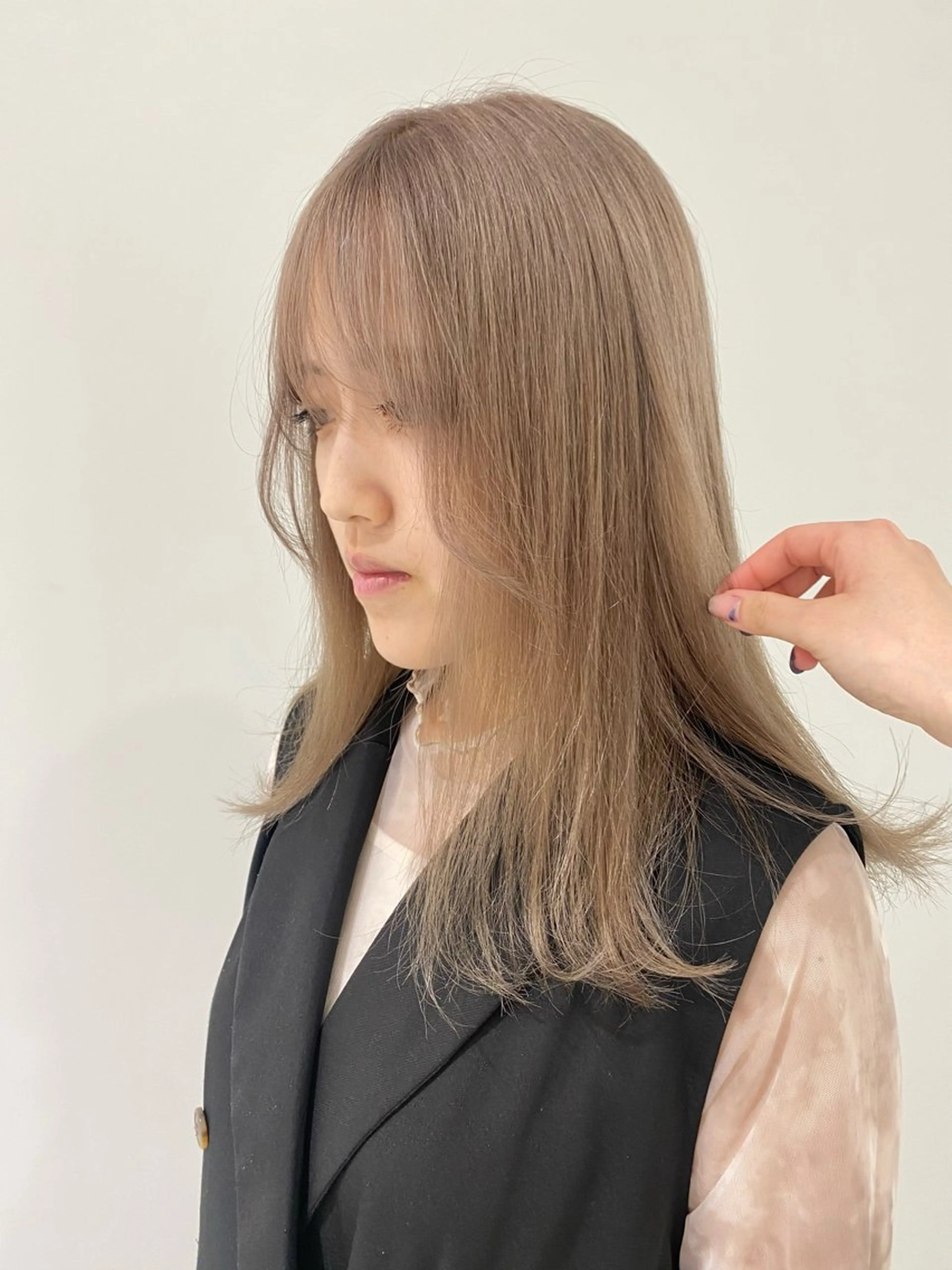 セミロング カラー ベージュカラー ミルクティーベージュ ヘアカラー トリートメント ベージュ/アレンジ /横浜/杉本千夏のヘアスタイル