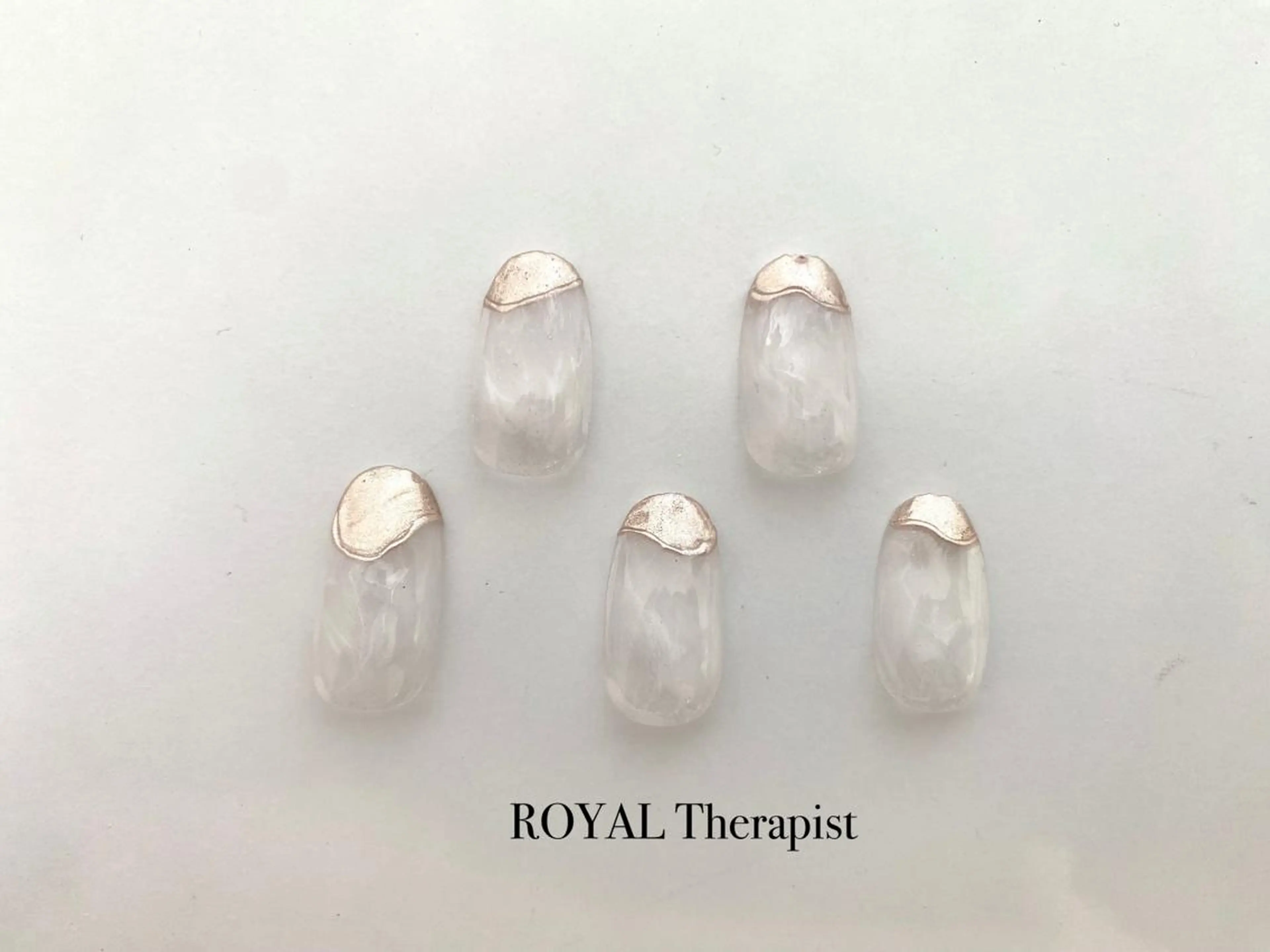 ネイル 【山岡】 ロイヤル•セラピストのネイルデザイン