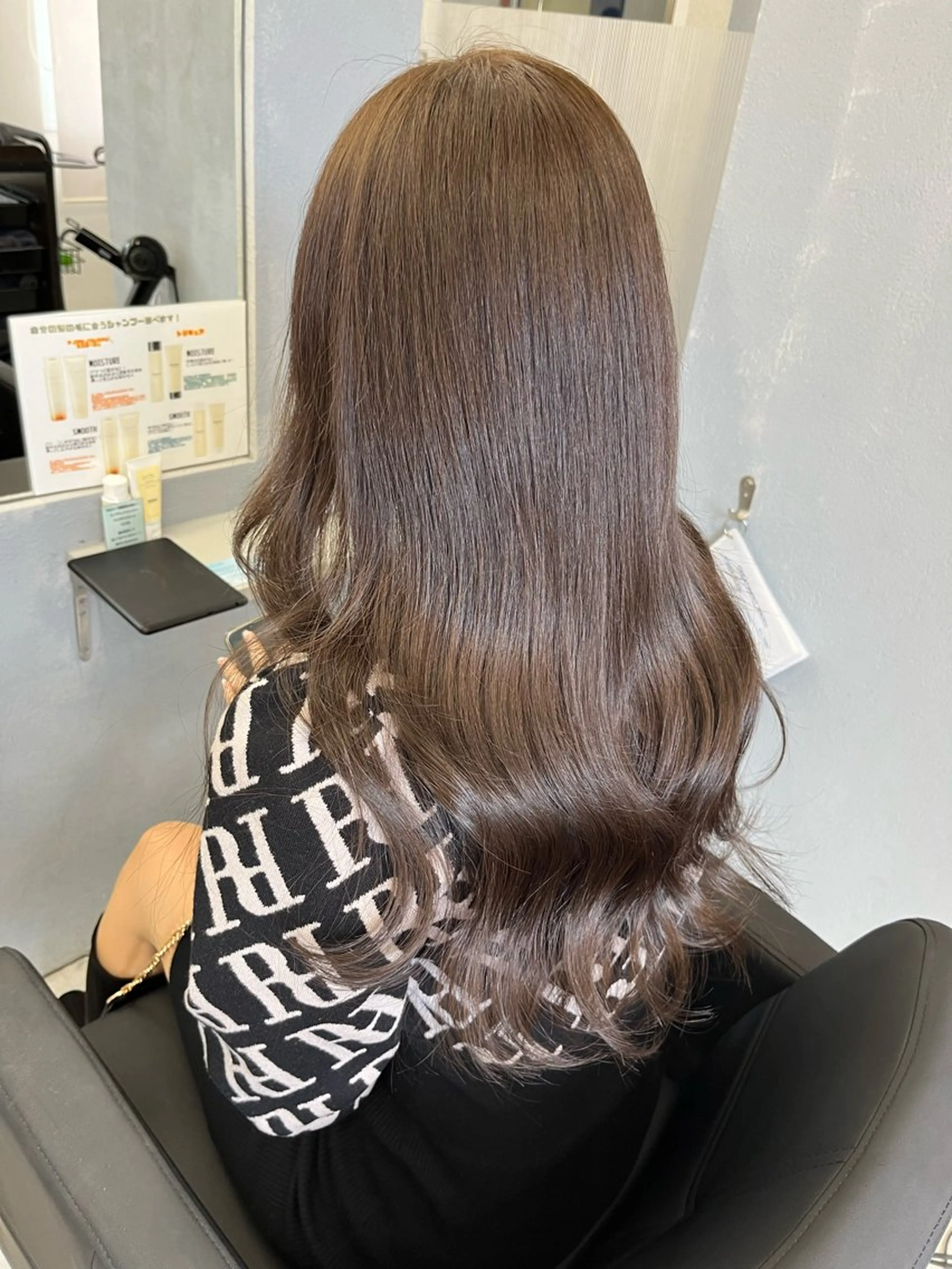 ロング カラー 透明感カラー🪿🤍 小顔カットのヘアスタイル