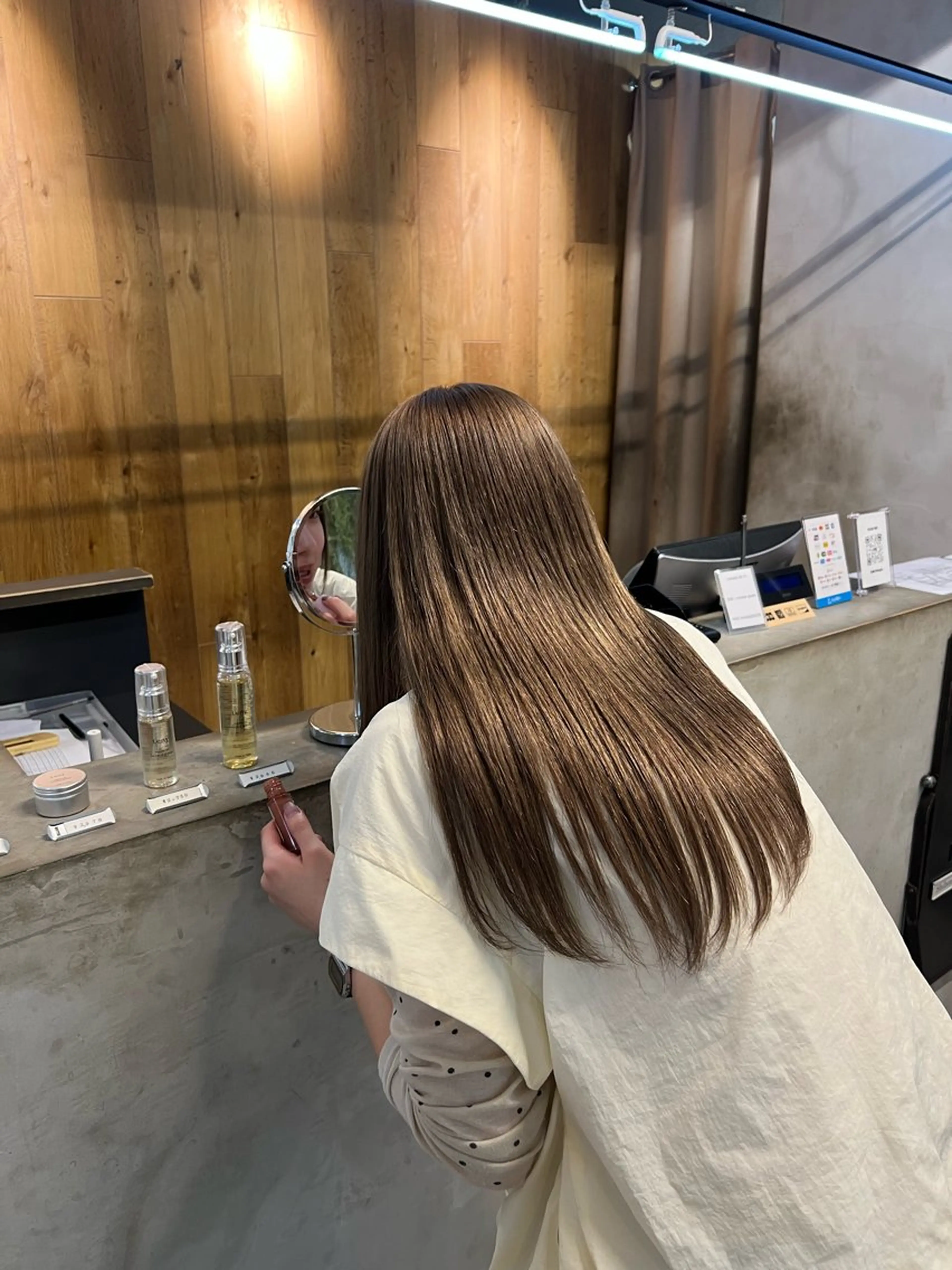 W color(ブリーチ＋ケアカラー)【前処理トリートメント付き✨️】＋プレミアムトリートメント※long料金なし※の写真