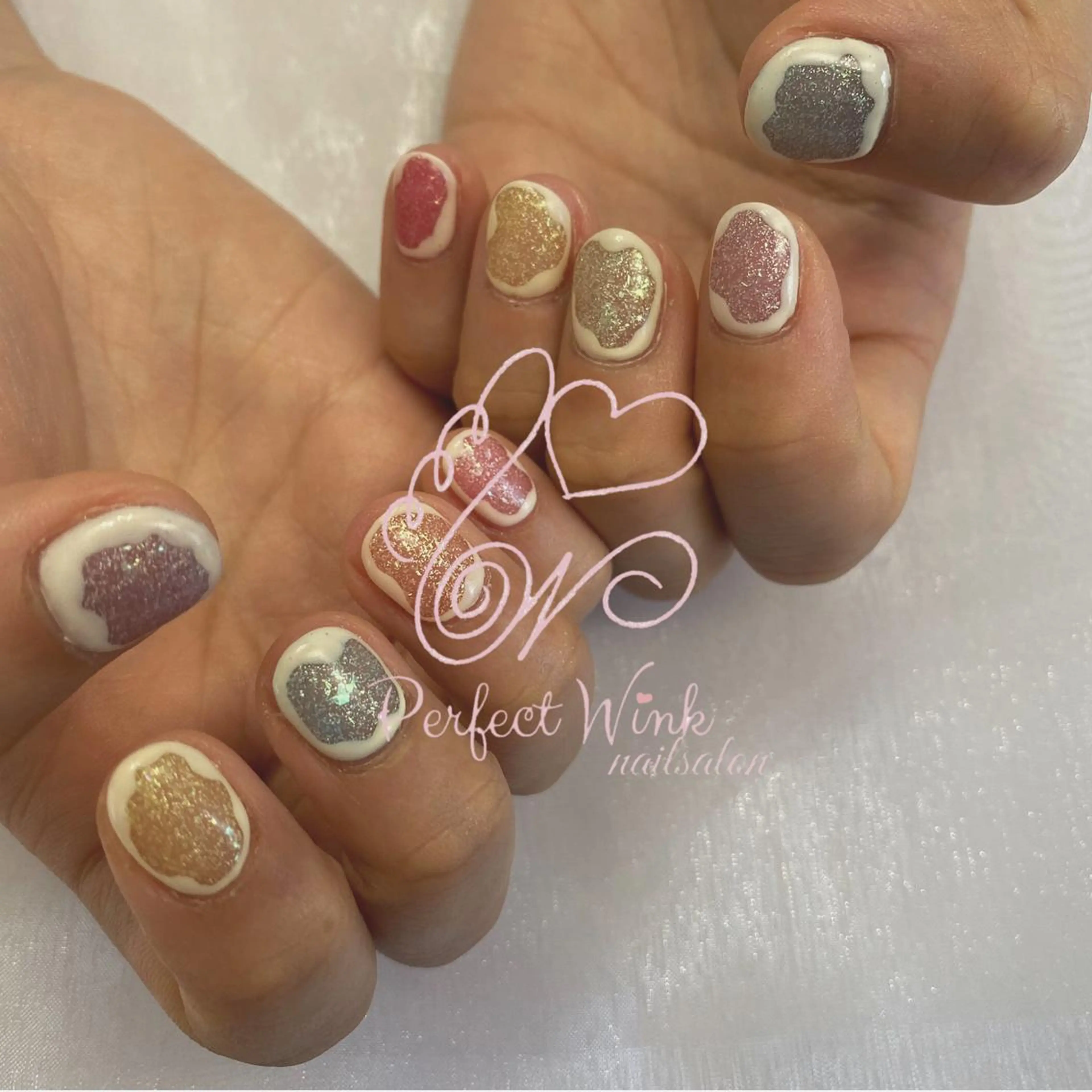 ネイル フレンチネイル ジェルネイル グラデーション キラキラネイル ラメ(グリッター) ハンドネイル 💅Perfect Wink RUI🌈のネイルデザイン