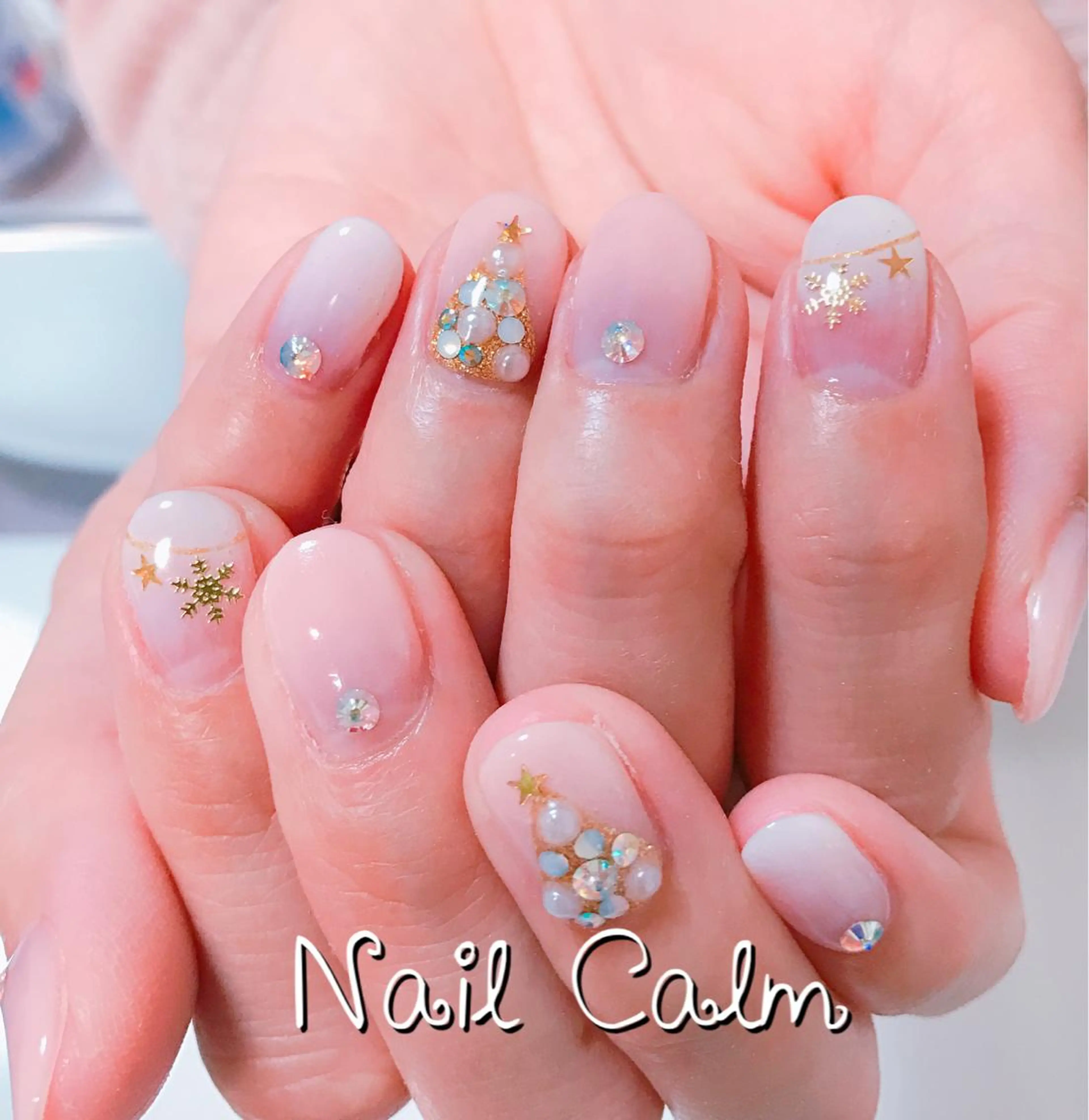 ネイル シンプルネイル 冬ネイル クリスマス ハンドネイル Nail Calm所属・プライベートサロン Calmのネイルデザイン