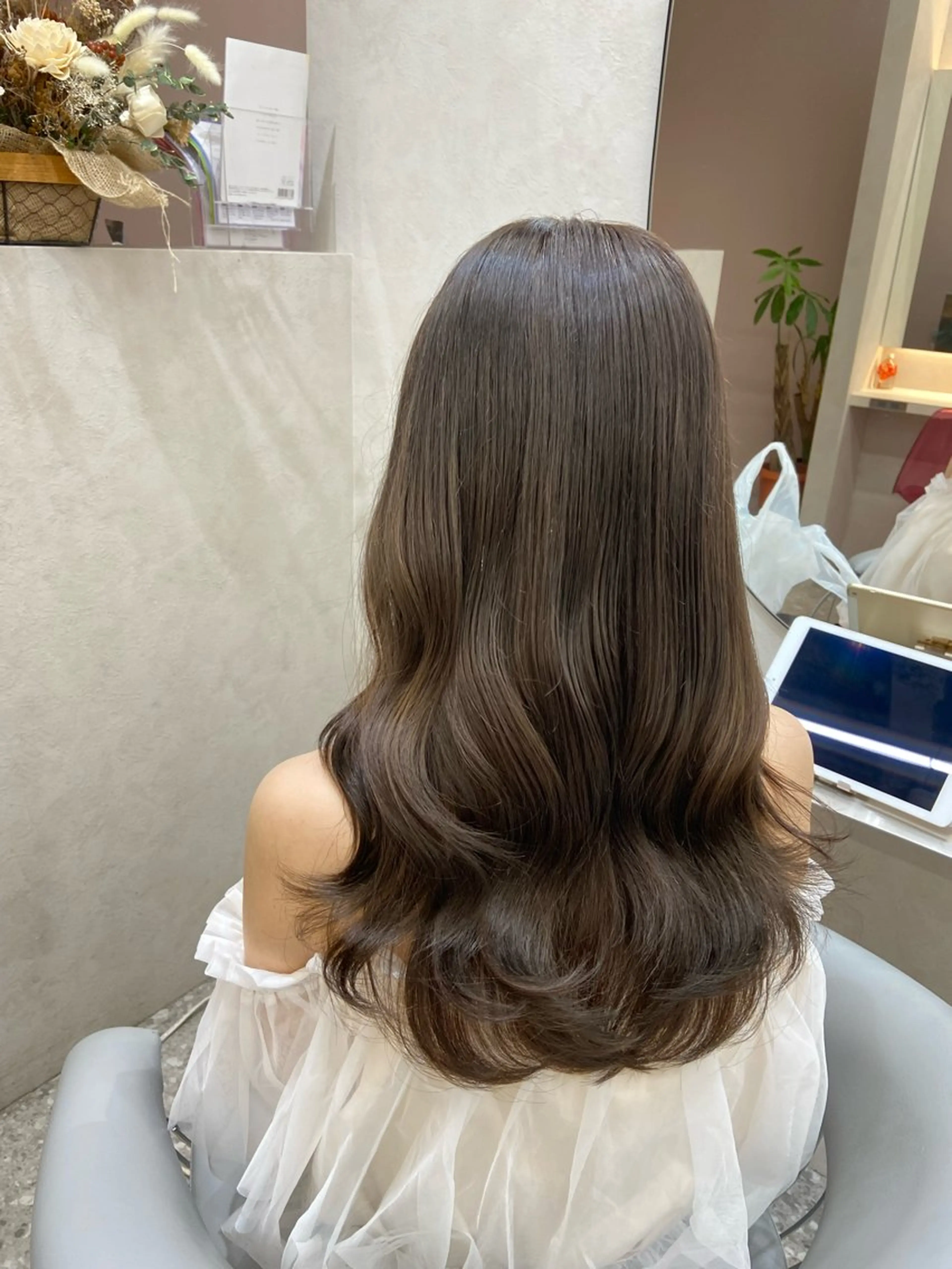 ロング カラー ブリーチ ケアブリーチ ダブルカラー グレージュ 新宿/韓国ヘア 中明度カラー/かやのヘアスタイル