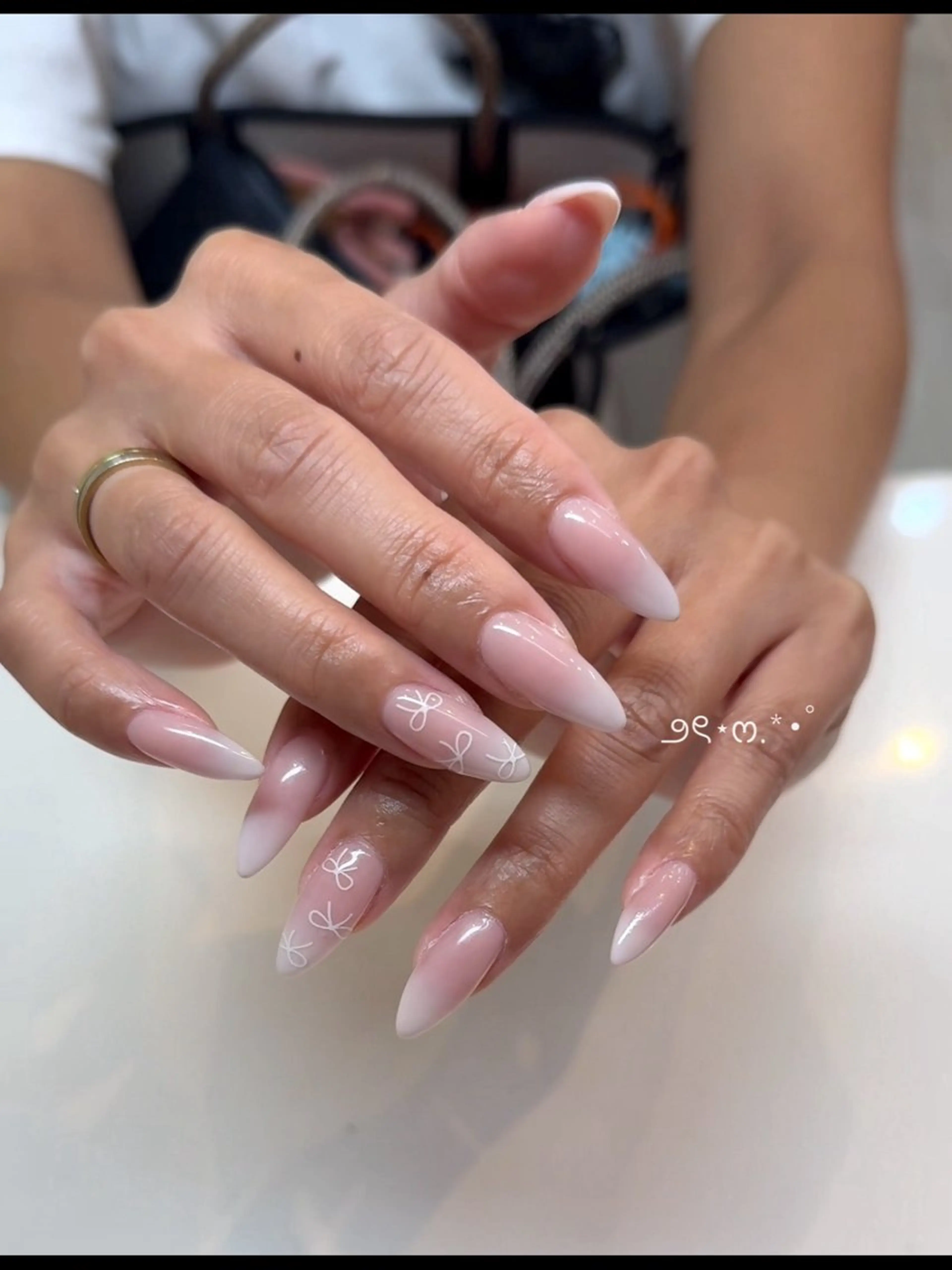 ネイル シンプルネイル ハンドネイル nail salon CAREY 🎀のネイルデザイン