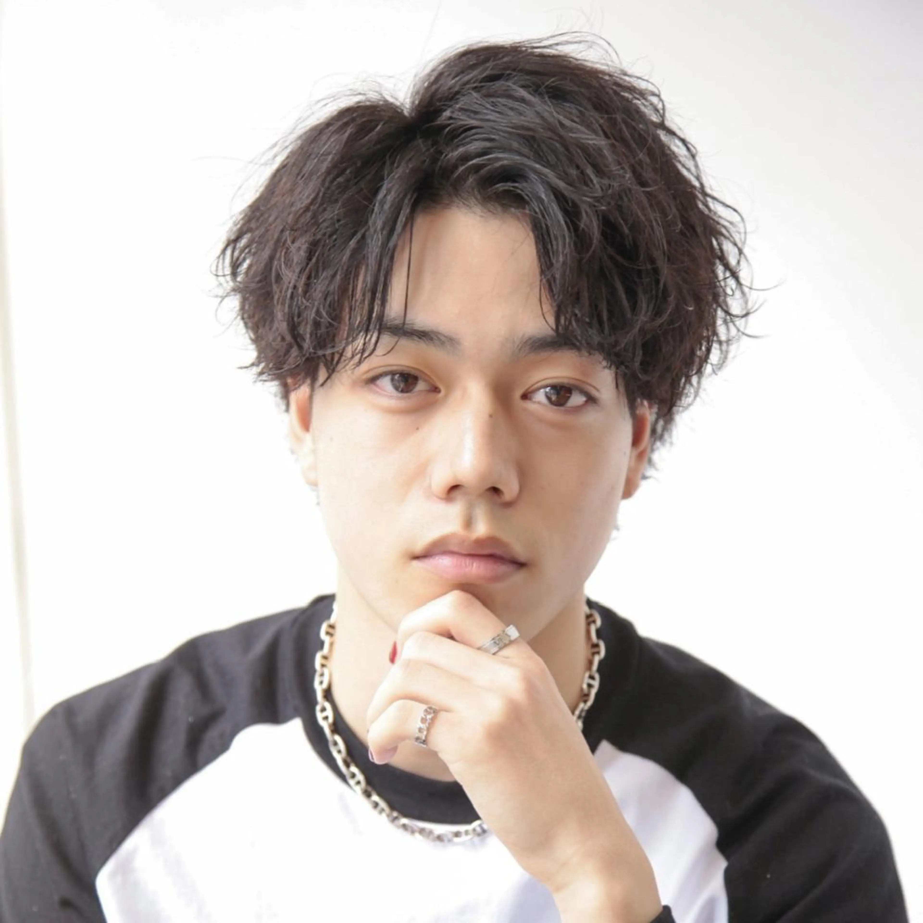 ショート カラー パーマ メンズ センターパート モヒカン メンズパーマ ツイストスパイラルパーマ 波巻きパーマ BIRTH by Happiness所属・【メンズ専門】 古田 隆悟のヘアスタイル