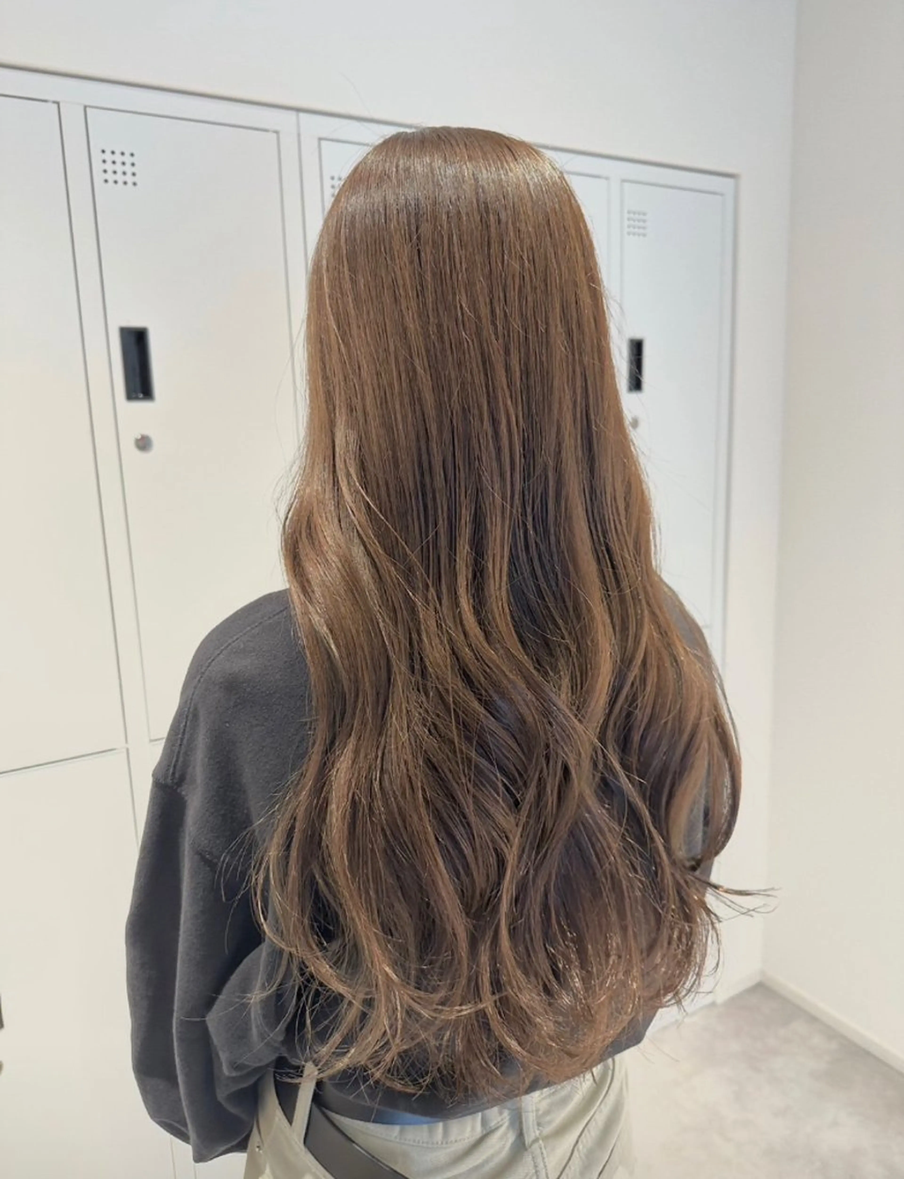 ロング カラー ブリーチ ブラウンカラー ショコラブラウン イヤリングカラー グレージュ ブリーチなしWカラー /酸性ストレート河本のヘアスタイル