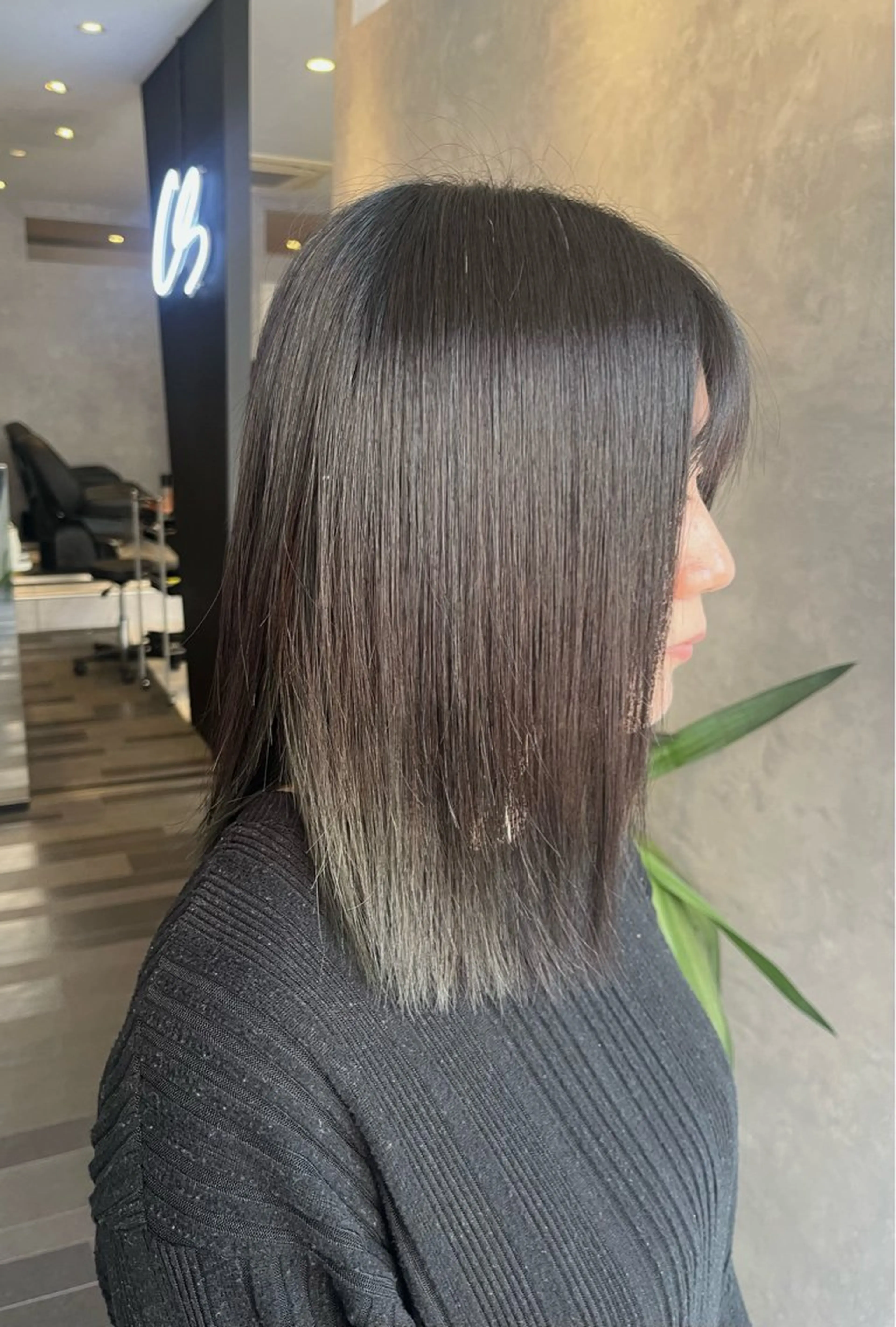 カラー アッシュ アッシュグレー トメちゃん 💜🇭🇰のヘアスタイル