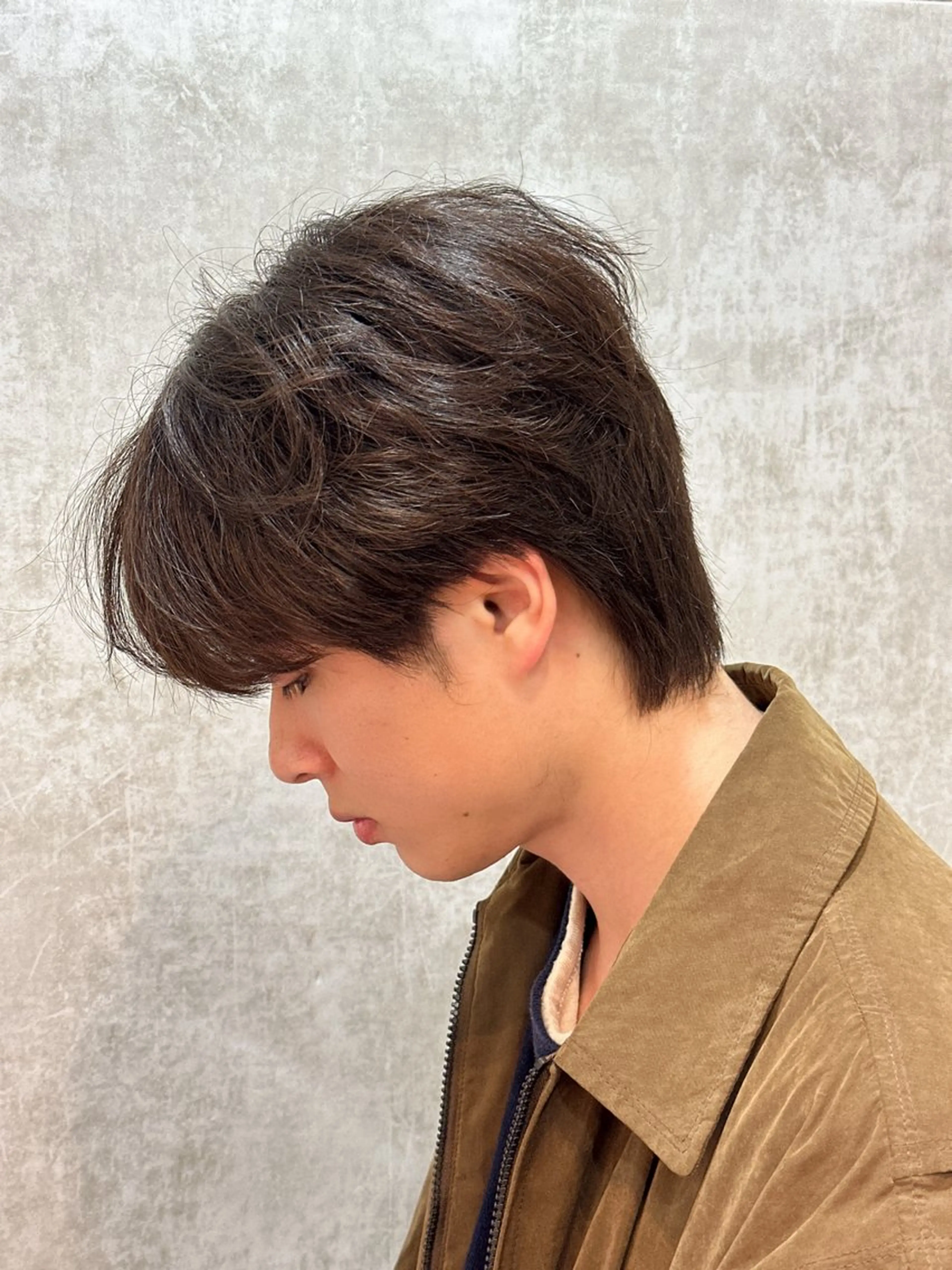 メンズ カット ラウンドマッシュシャ ドウニュアンスパーマのヘアスタイル