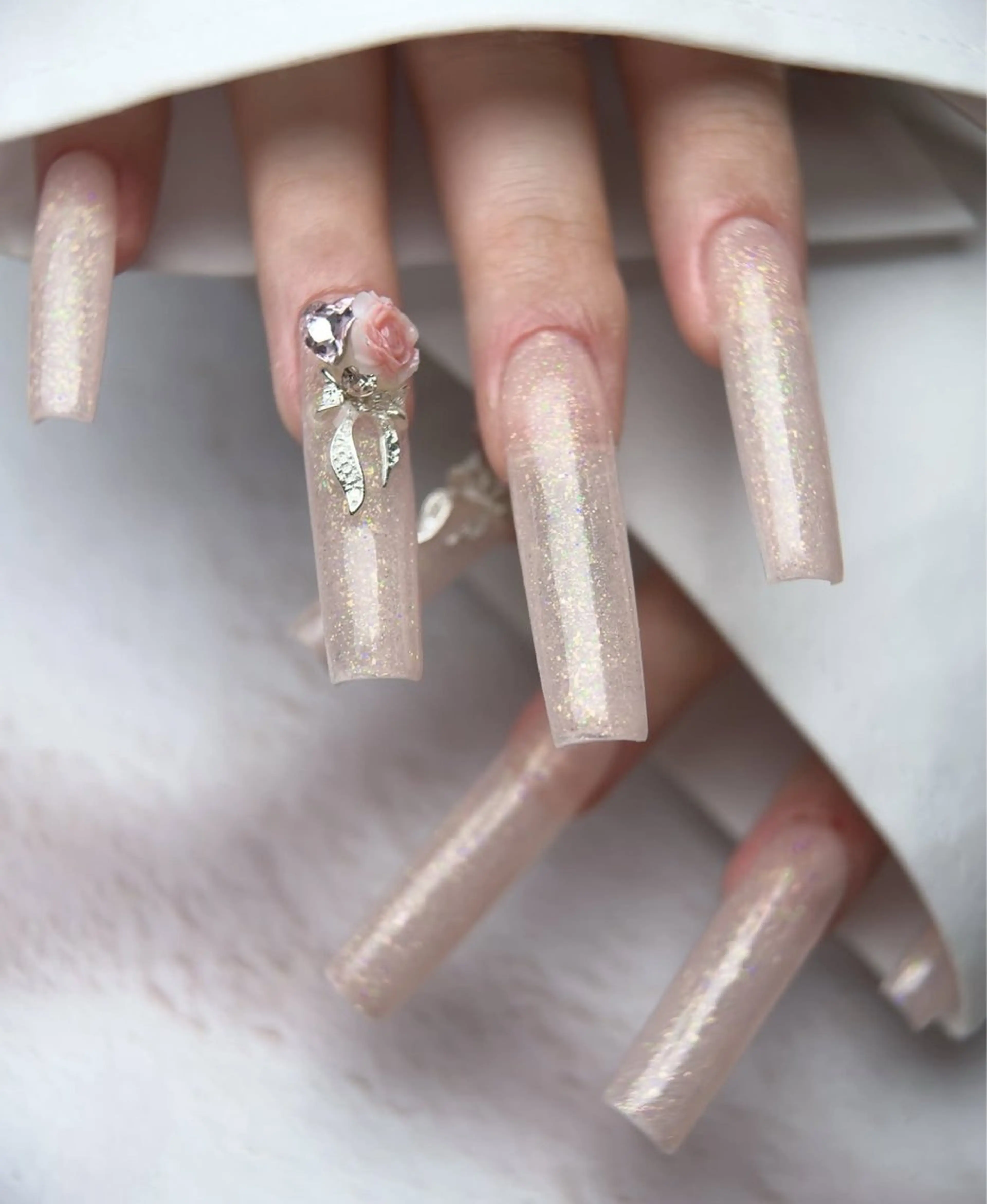 ネイル アニマル柄 オーロラネイル チークネイル フラッシュネイル ジェルネイル ハンドネイル Lyna Nailのネイルデザイン