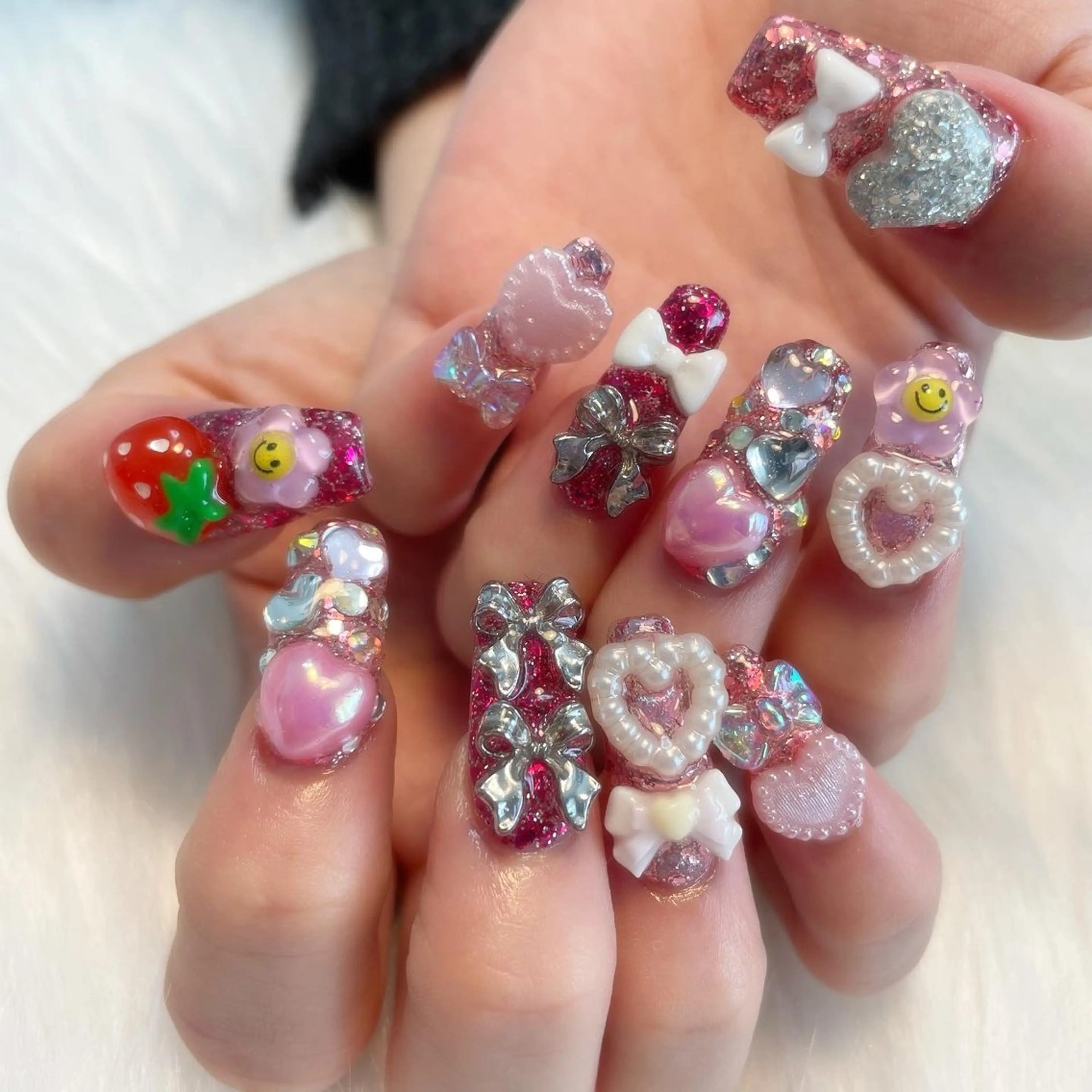 ネイル ハンドネイル ゴテゴテ💙ワンホン リオナのネイルデザイン