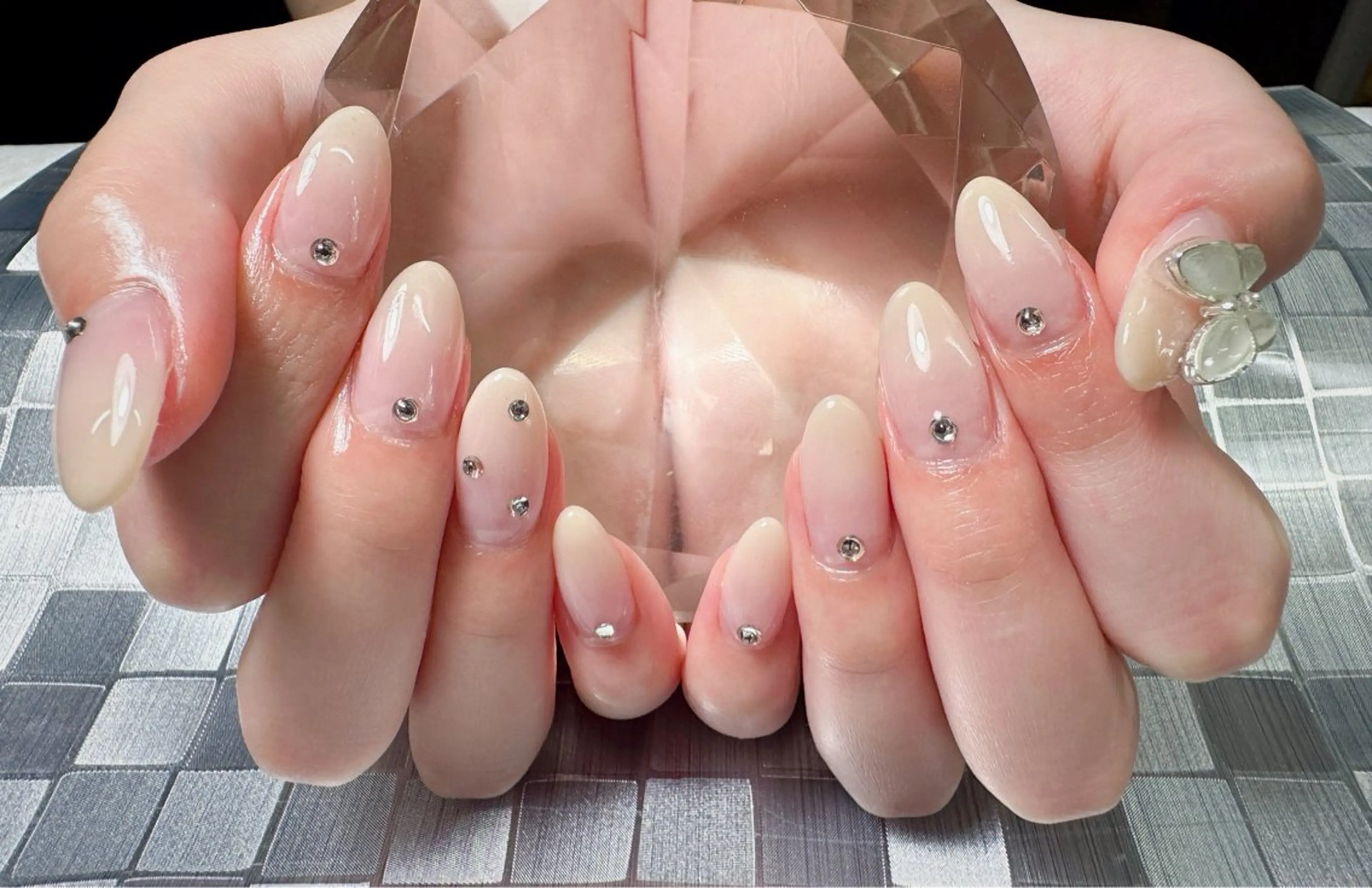 ネイル ストーンネイル ハンドネイル Regulus 光田のネイルデザイン