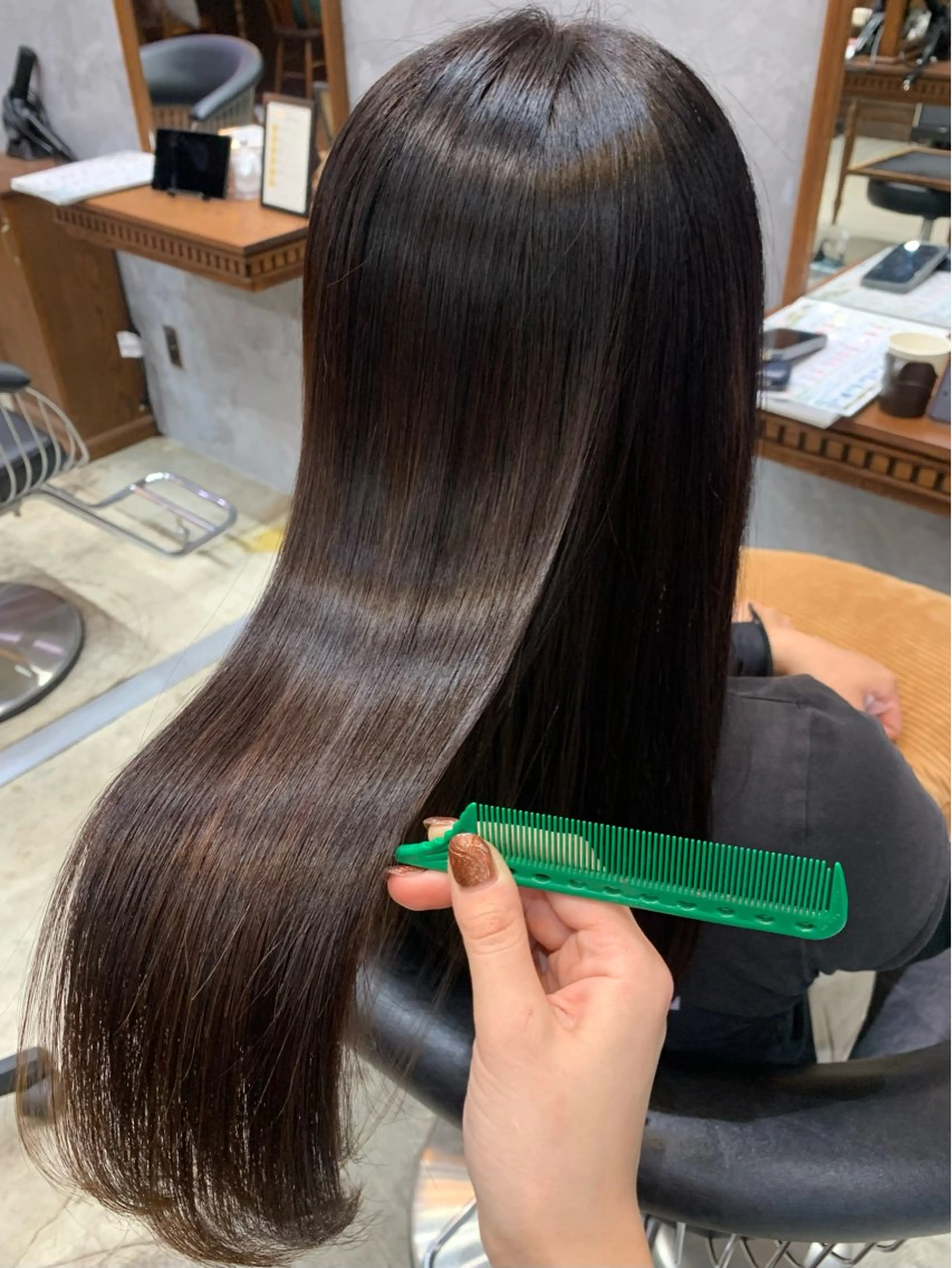 ロング nene 艶カラーのヘアスタイル