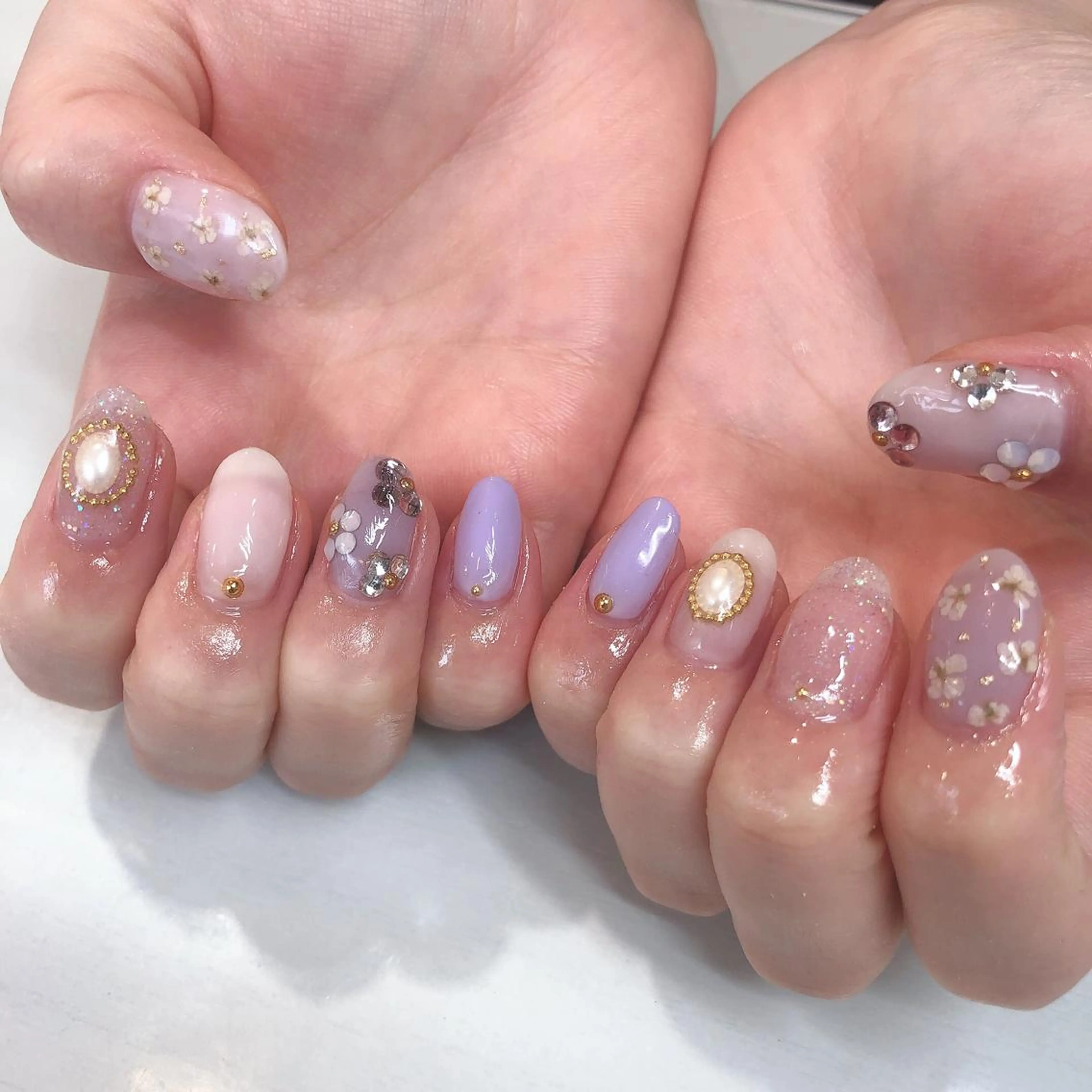 ネイル パープル 原 麻耶のヘアスタイル