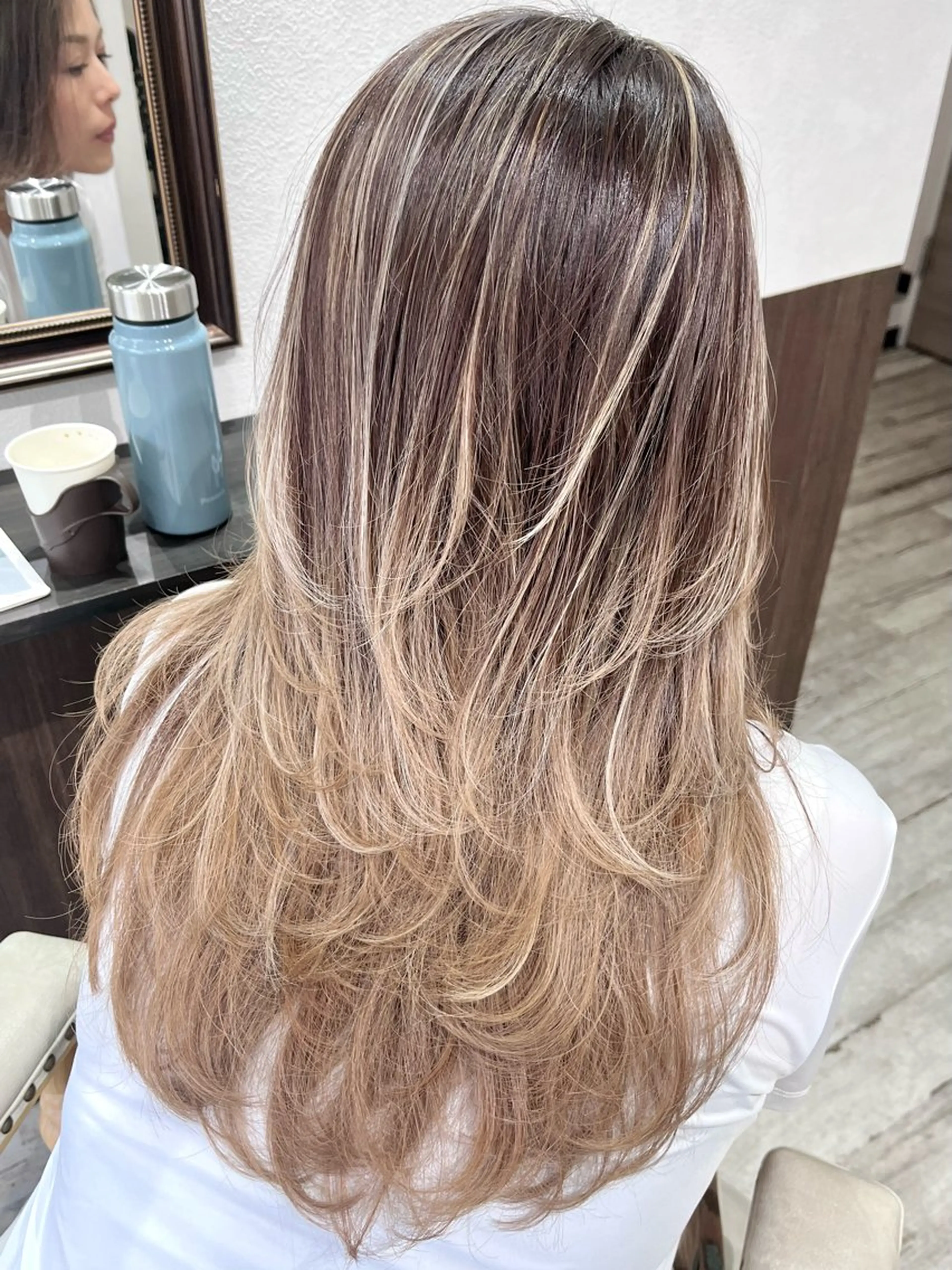 ロング カラー ヘアアレンジ ハイライトカラー ハイライト カット ヘアカラー Belle hair Design青野大貴のヘアスタイル