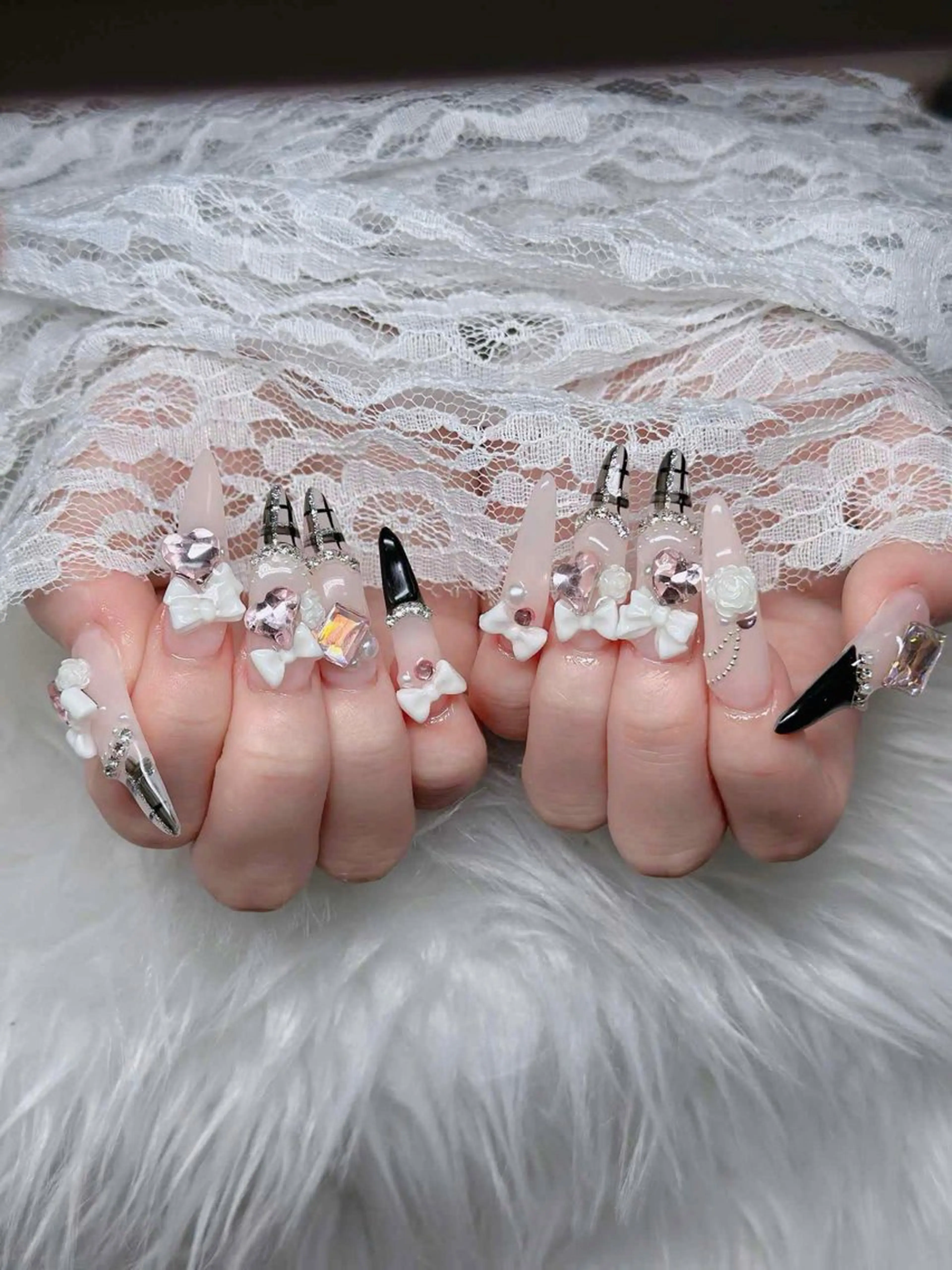 ネイル フレンチネイル ジェルネイル ガラスフレンチ ハロウィン ハート ハンドネイル H.baby Nail Salonのネイルデザイン