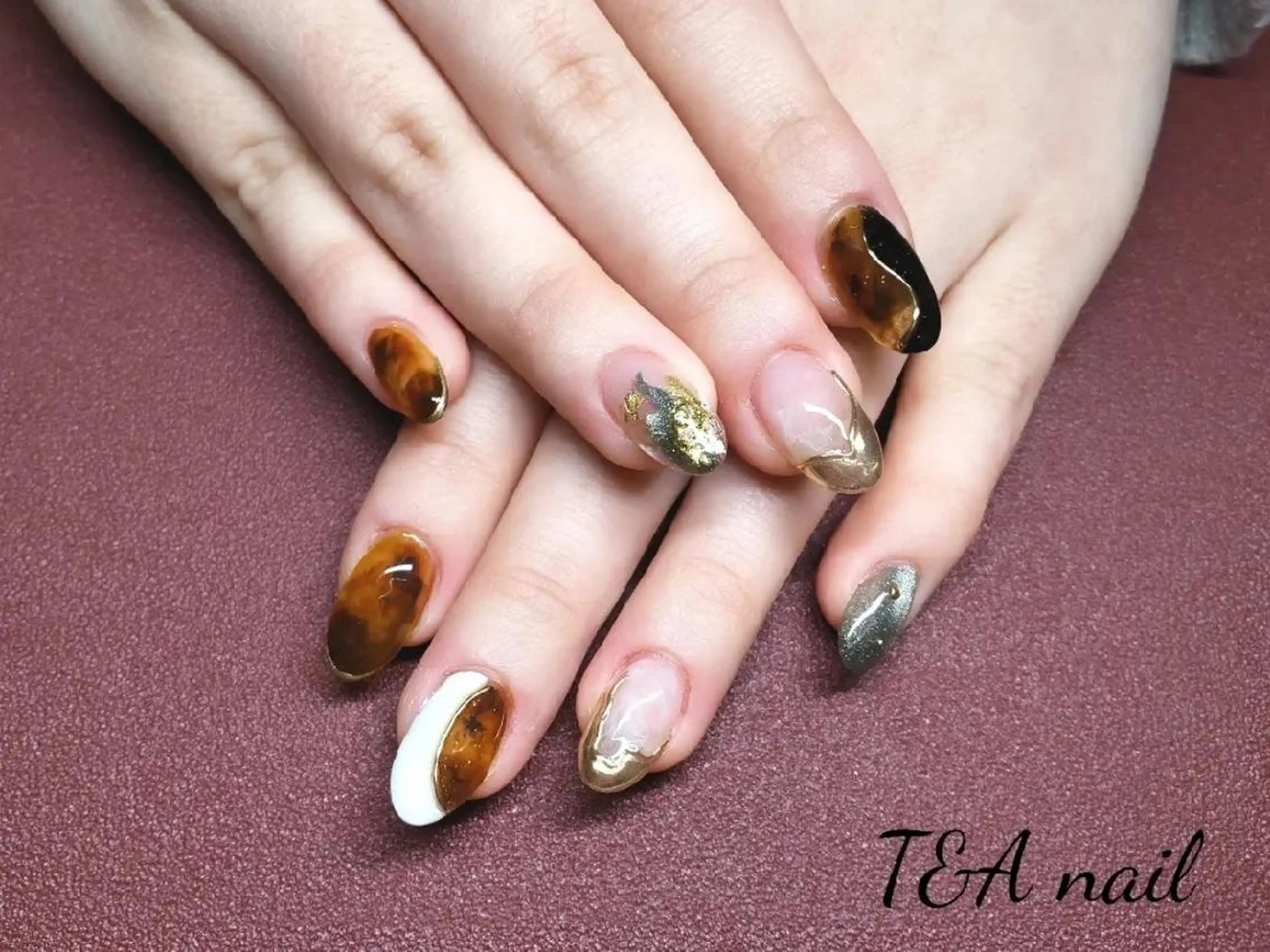ミディアム ネイル べっ甲ネイル 長さ出し ジェルネイル キラキラネイル ニュアンスネイル ハンドネイル T&A nailのネイルデザイン