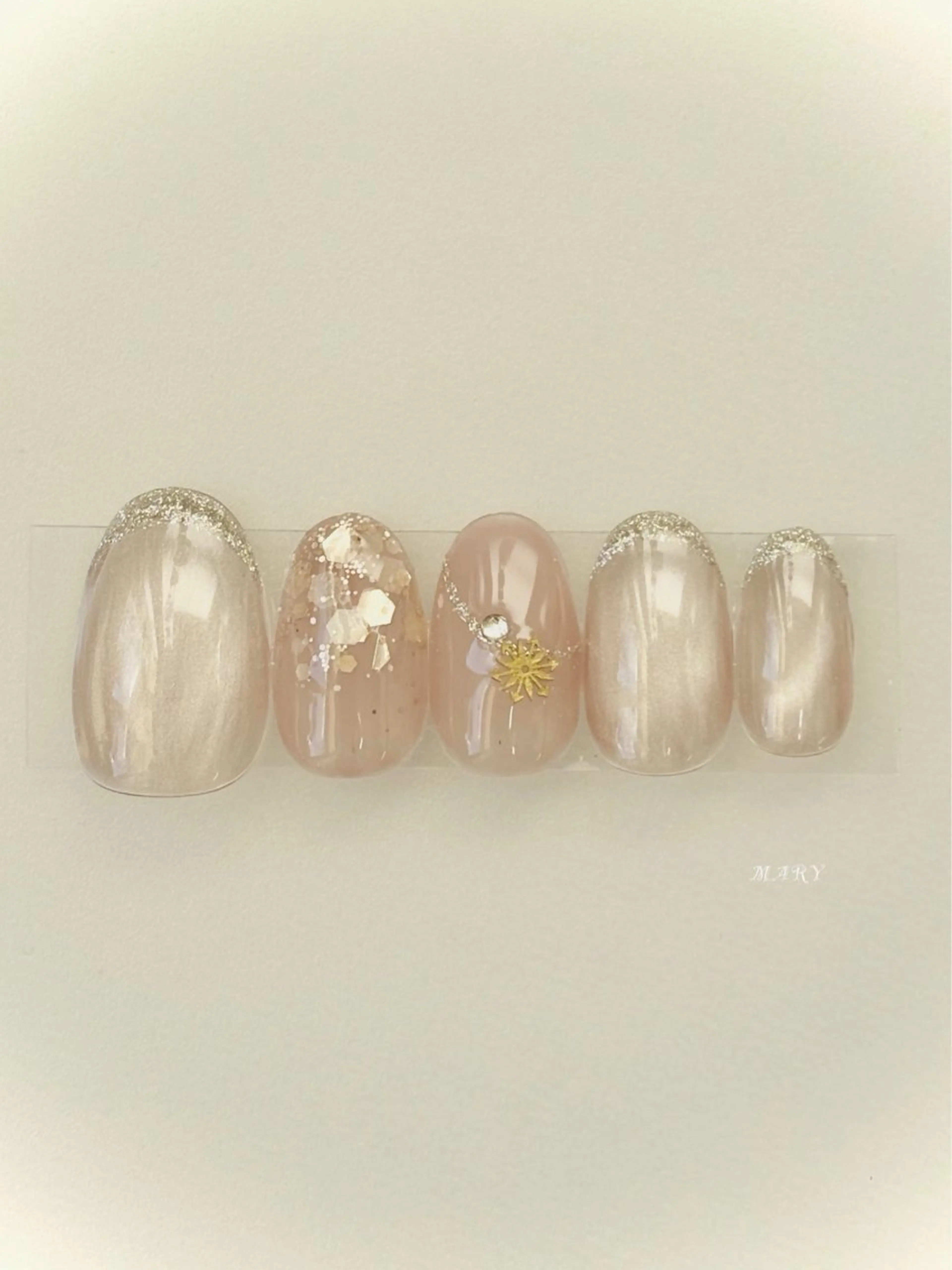 ネイル マグネットネイル ニュアンスネイル 冬ネイル クリスマス ハンドネイル Mary nail所属・Mary nail .narumiのネイルデザイン