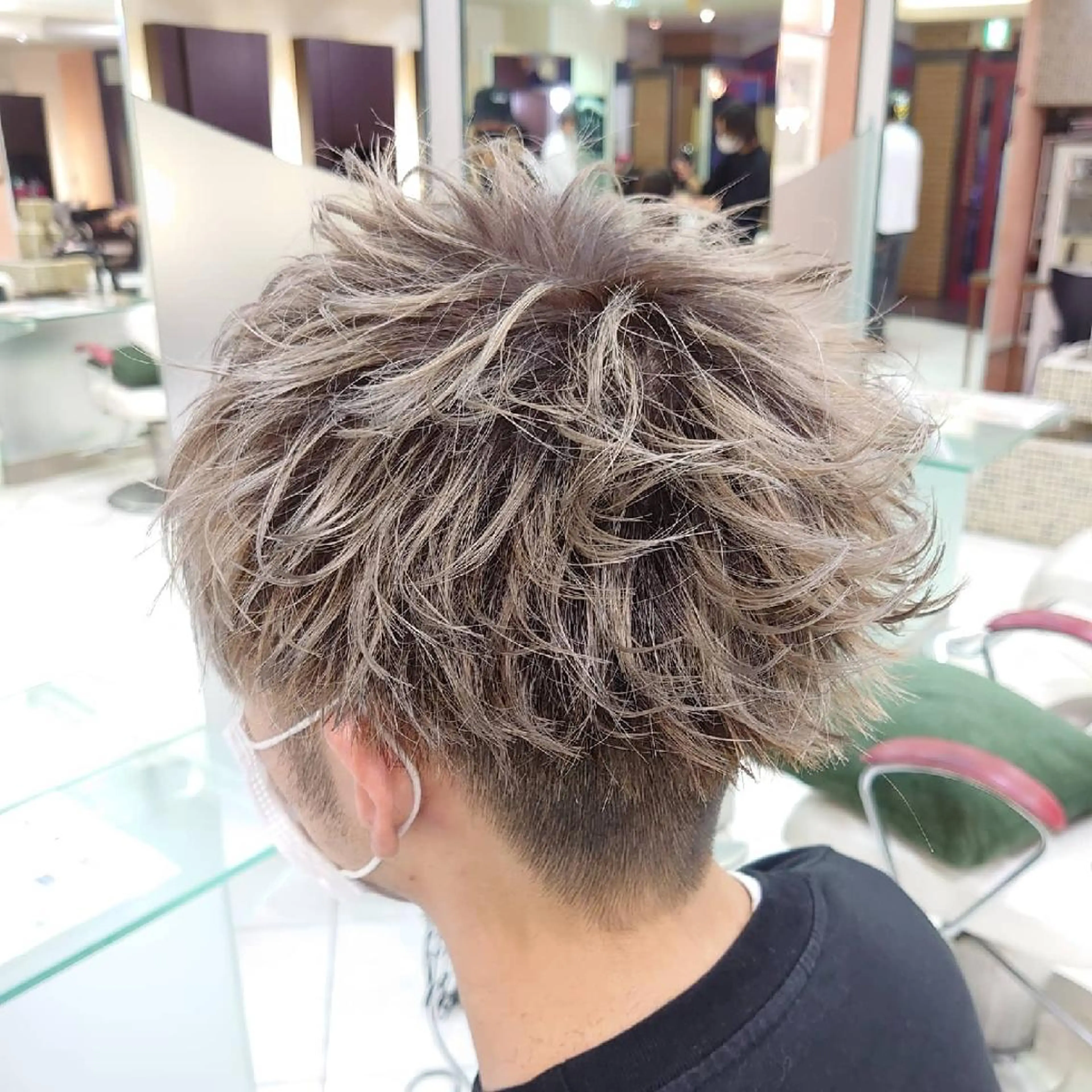ショート カラー メンズ マッシュ 外ハネヘア 大卒美容師  一ノ瀬 凌のヘアスタイル