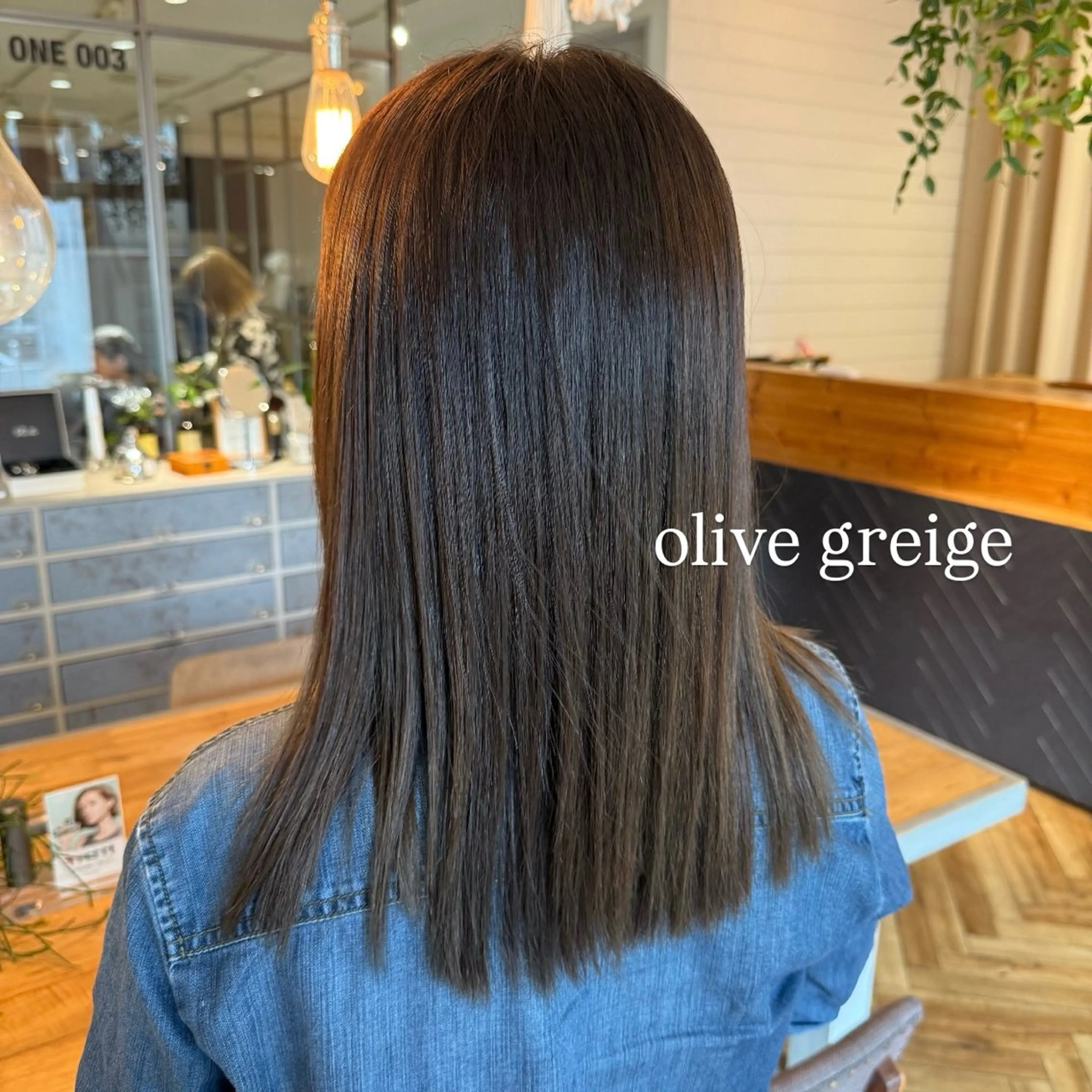 ミディアム カラー ヘアアレンジ カット ヘアカラー トリートメント 飯島 美海のヘアスタイル